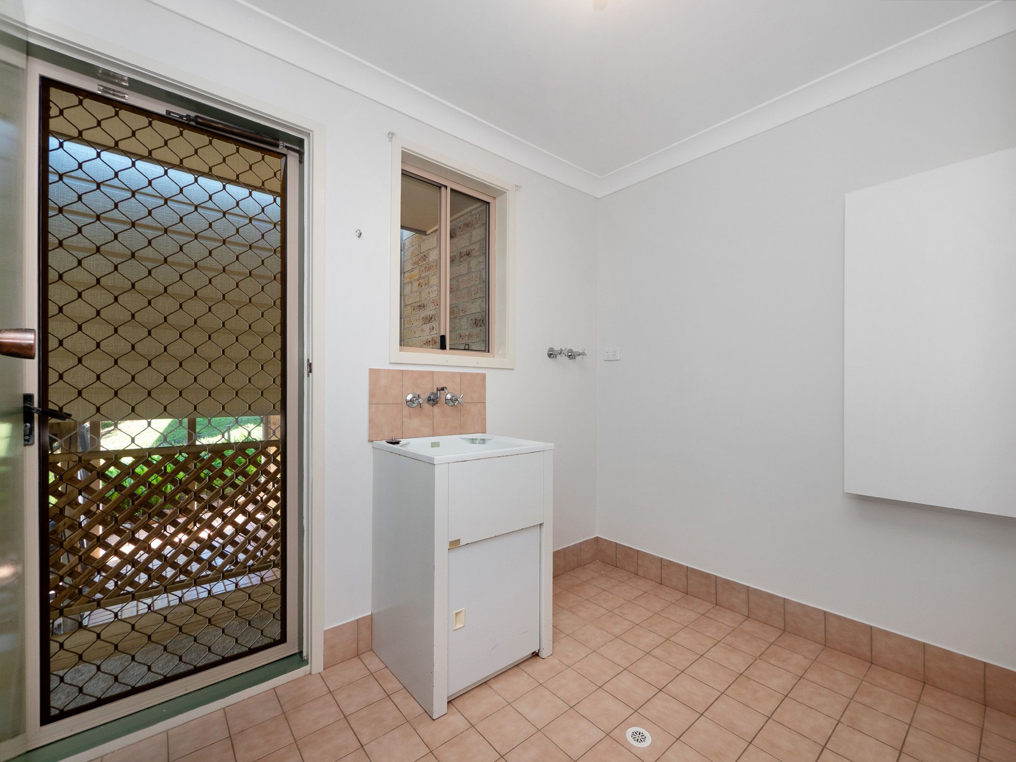 27 Kruseana Avenue — photo 14 of 18