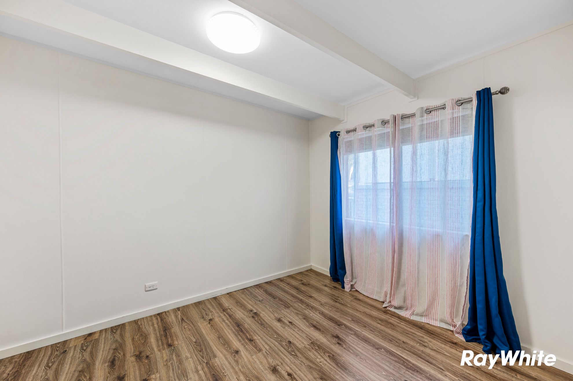 35 Derribong Avenue — photo 9 of 10