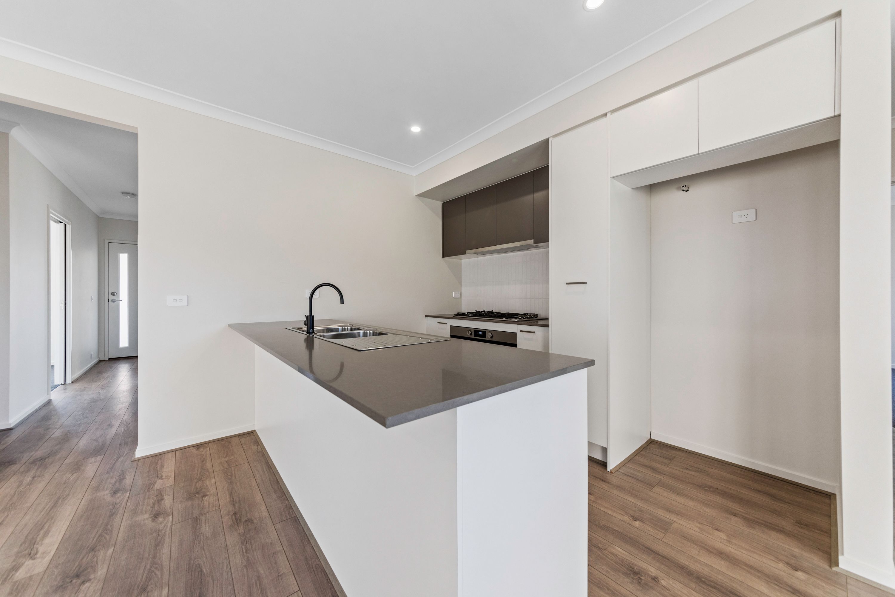 4 Bushy Road, Clyde North, VIC 3978