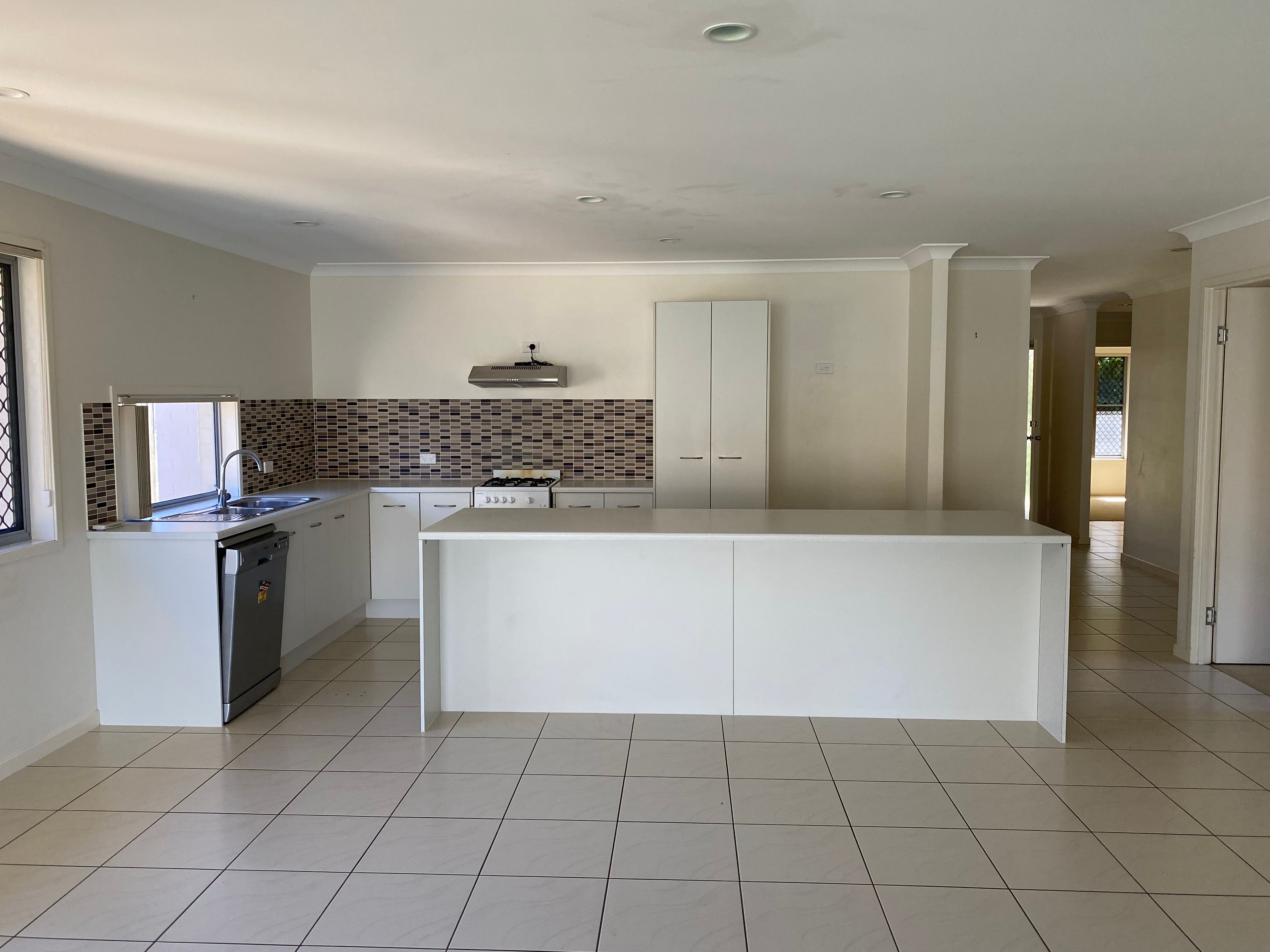 8 Brimstone Court, Kallangur, QLD 4503