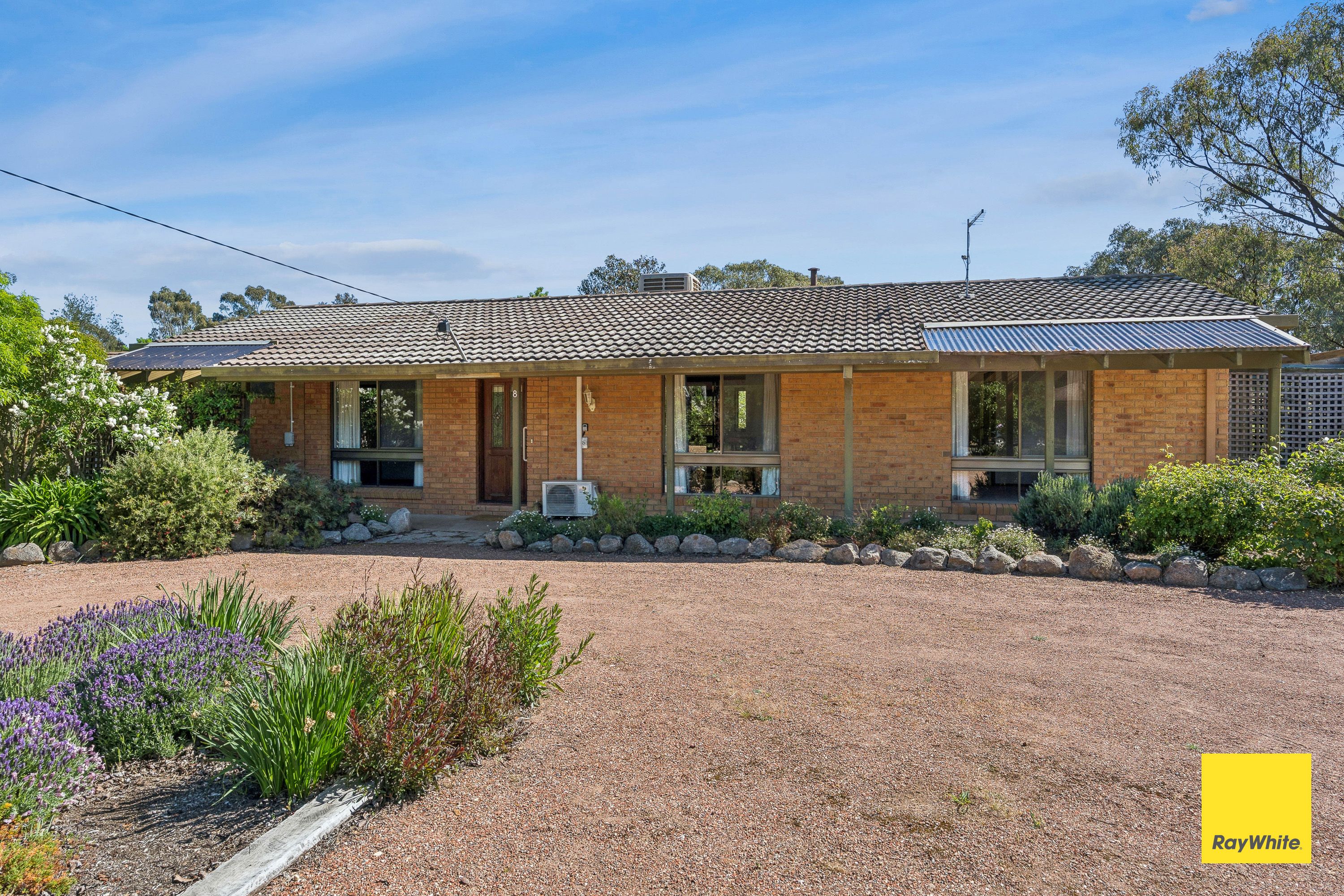 8 Forest Drive , Ascot VIC 3551