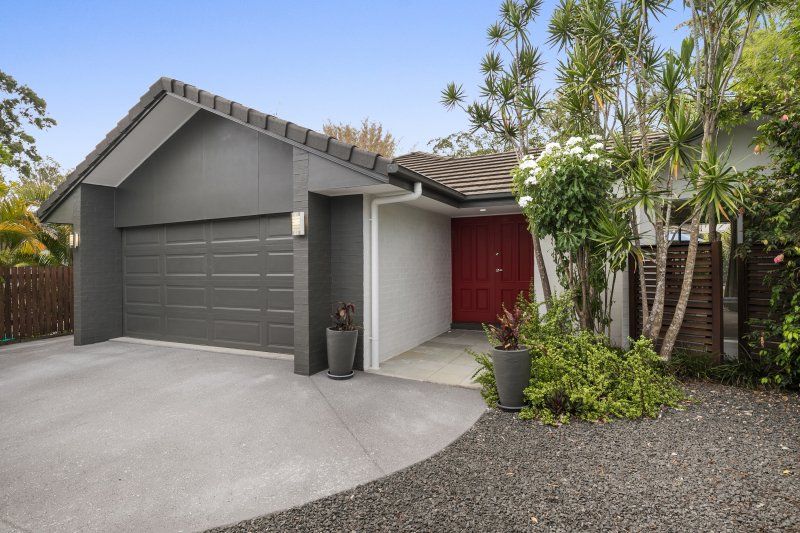 8 Serene Place, Fig Tree Pocket QLD 4069
