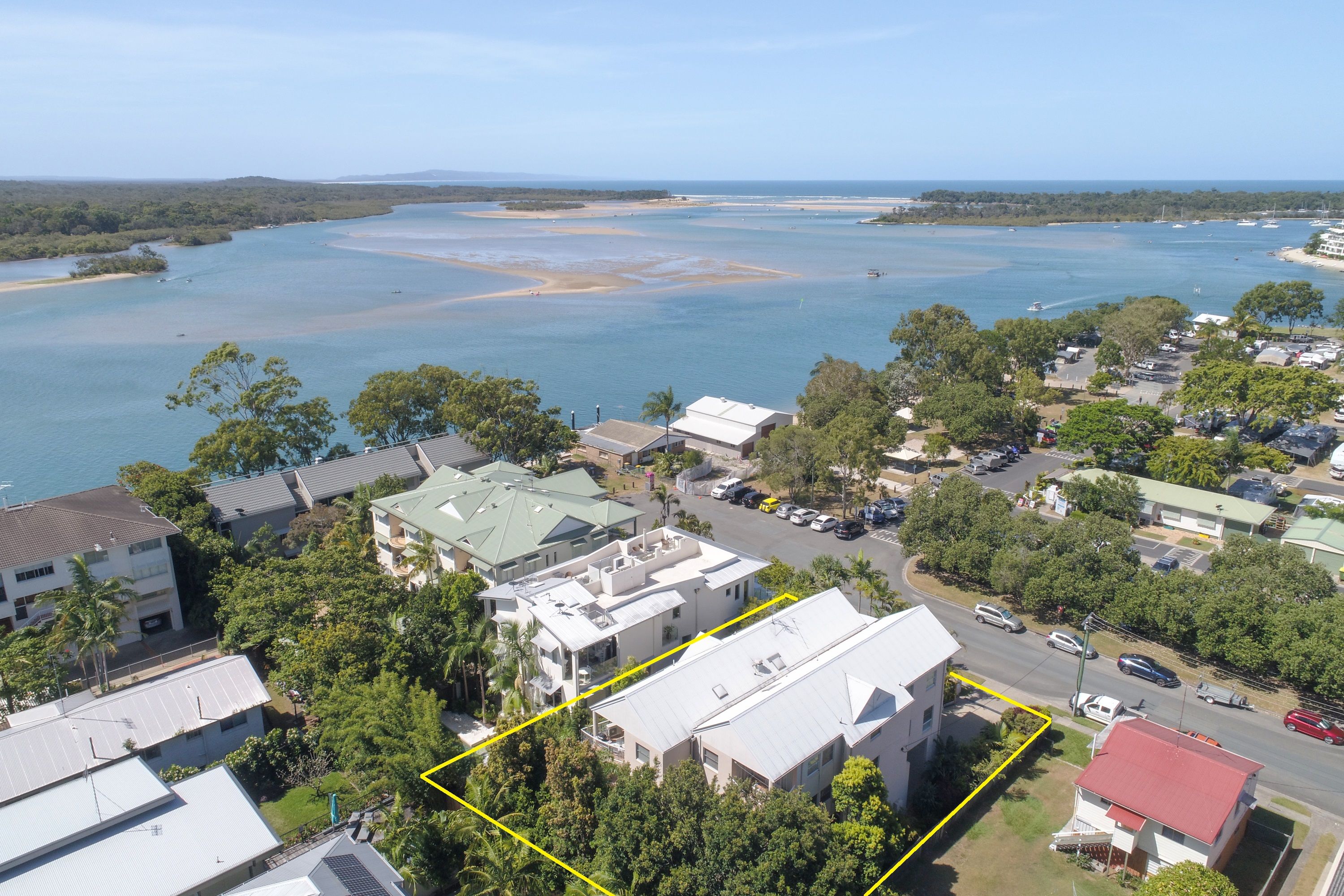 11 Russell Street, Noosaville QLD 4566