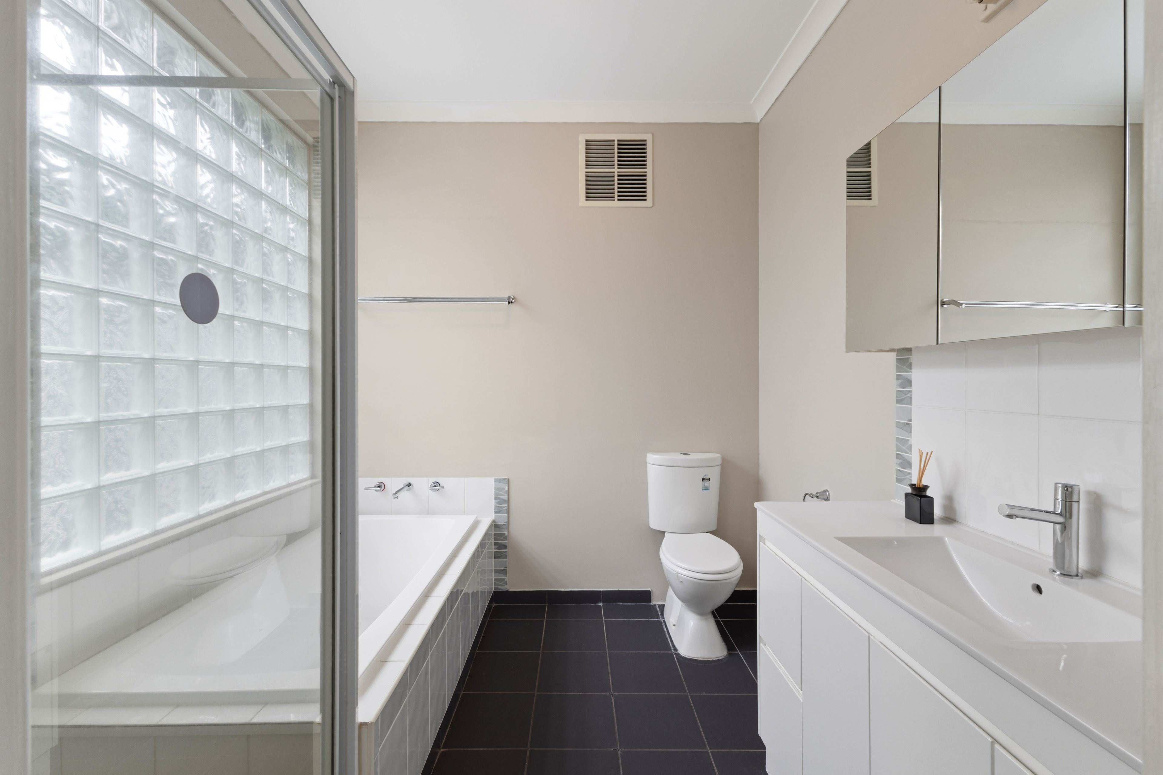 15 Raymond Street — photo 11 of 17