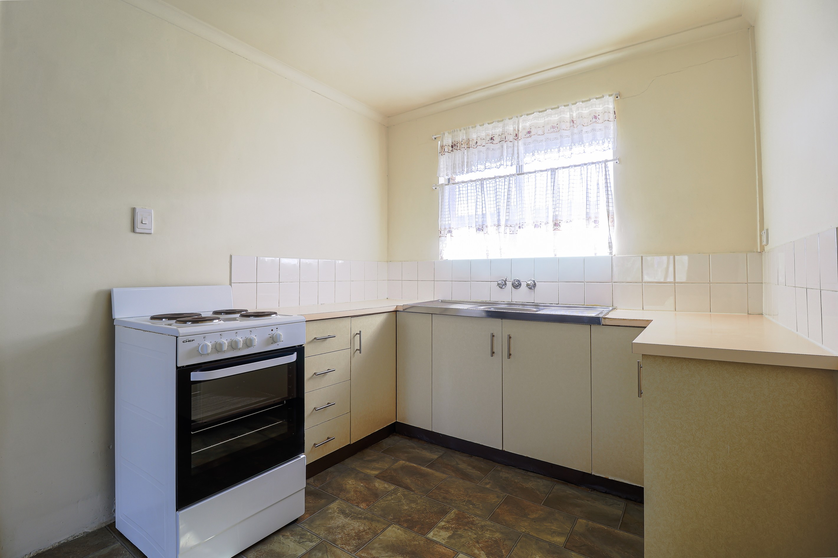 4/6 Wenitong Street, West Gladstone, QLD 4680