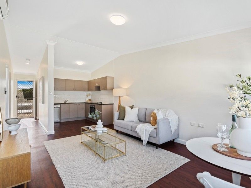 4/104 Henderson Street — photo 5 of 19