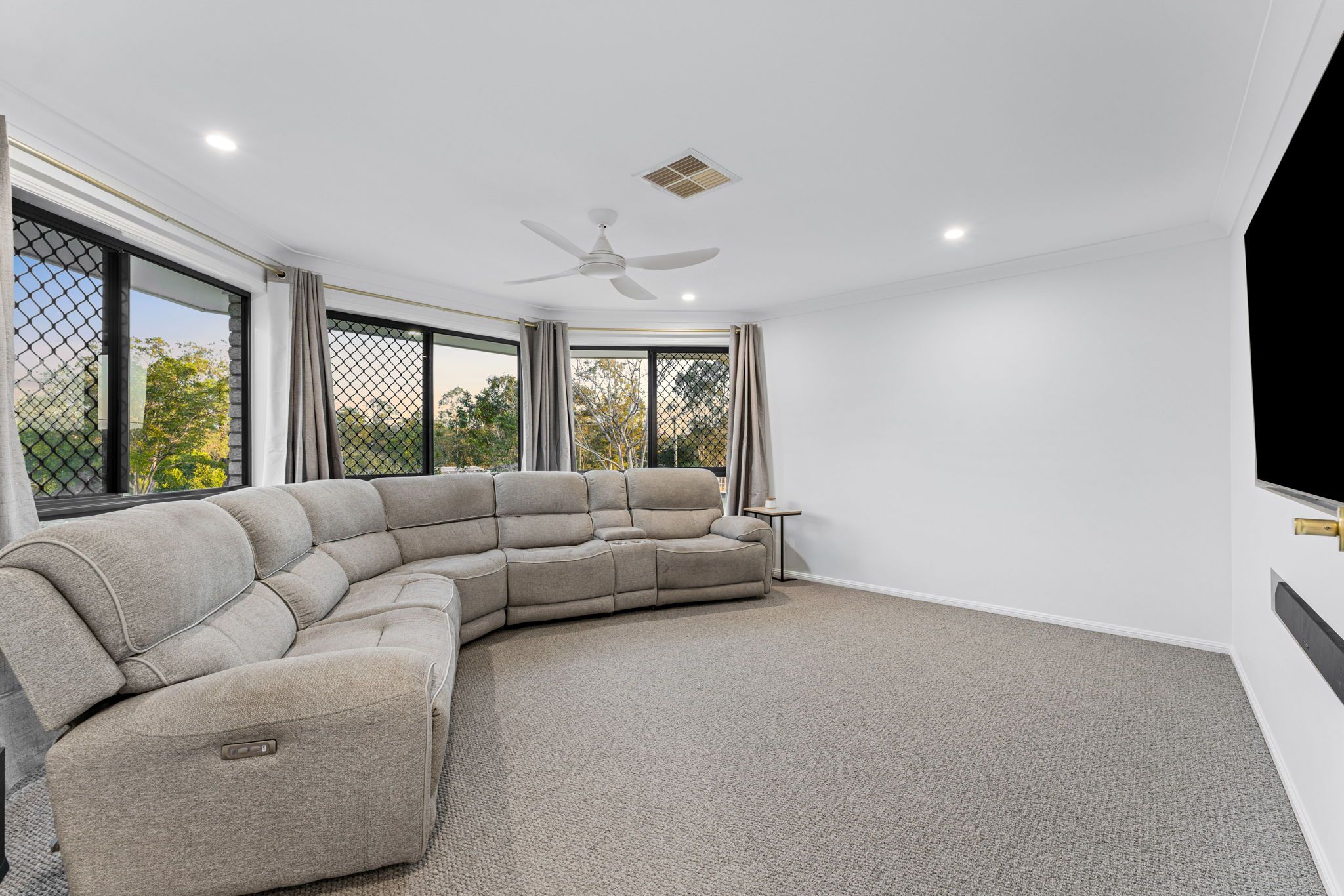 121-125 Heritage Road — photo 8 of 30