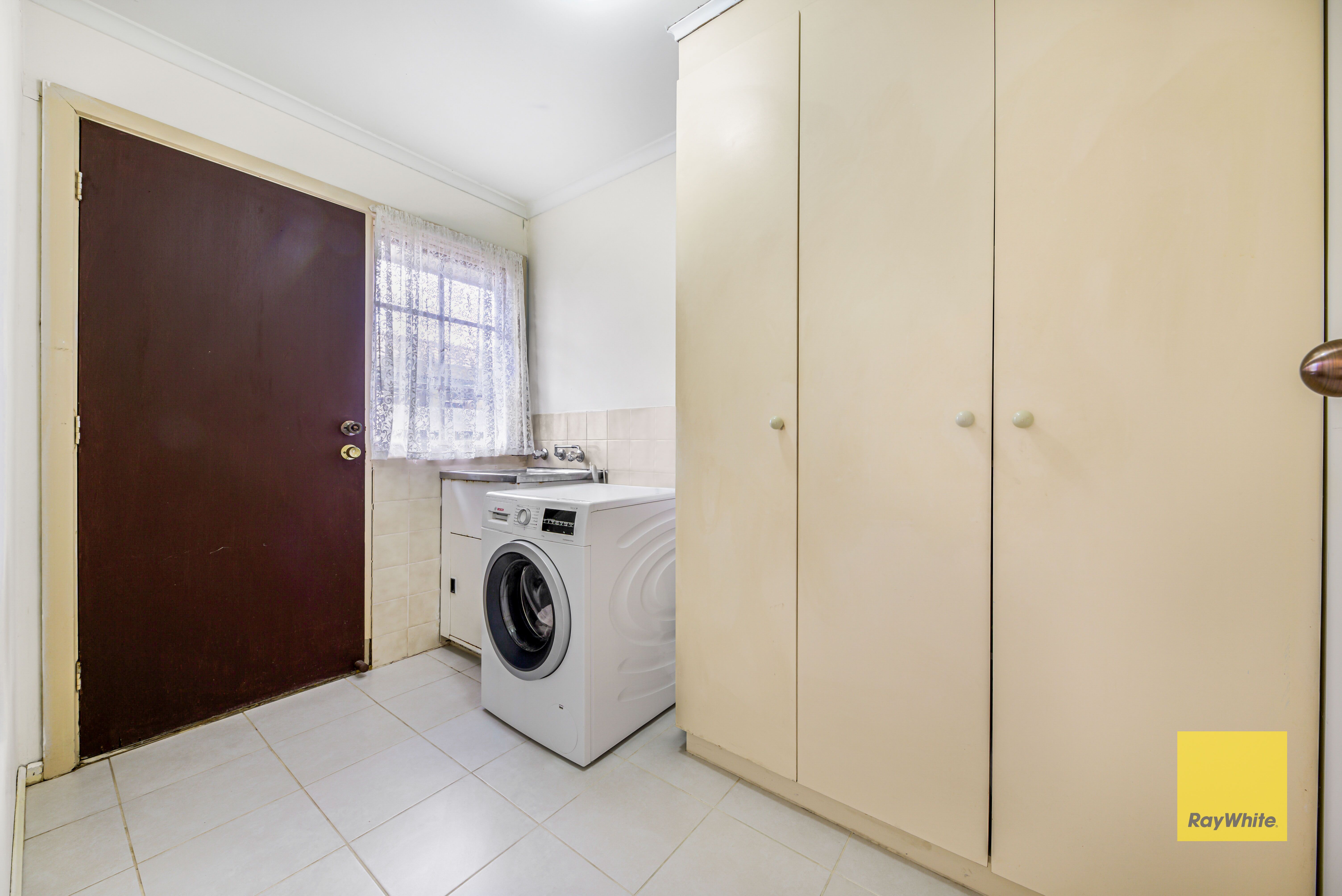 8 Adele Court — photo 15 of 23