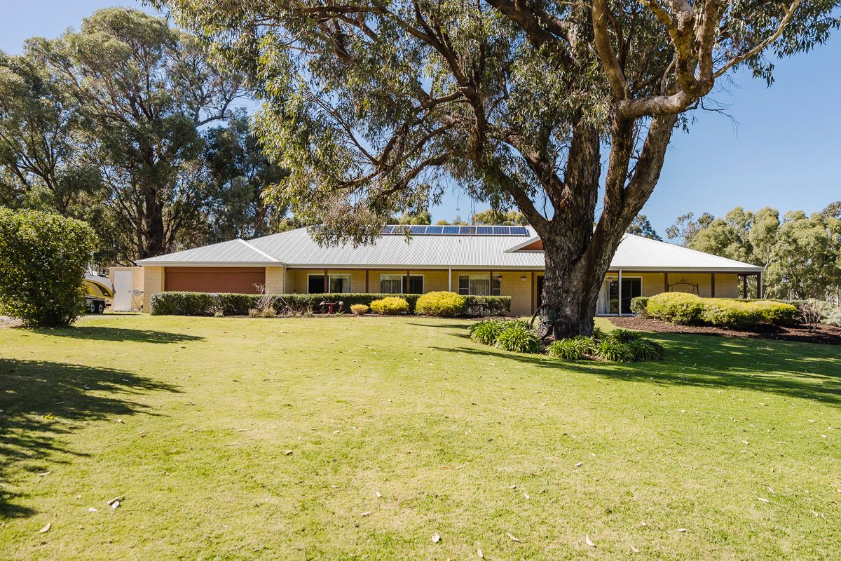 19 Cinnamon Meander, Two Rocks, WA 6037