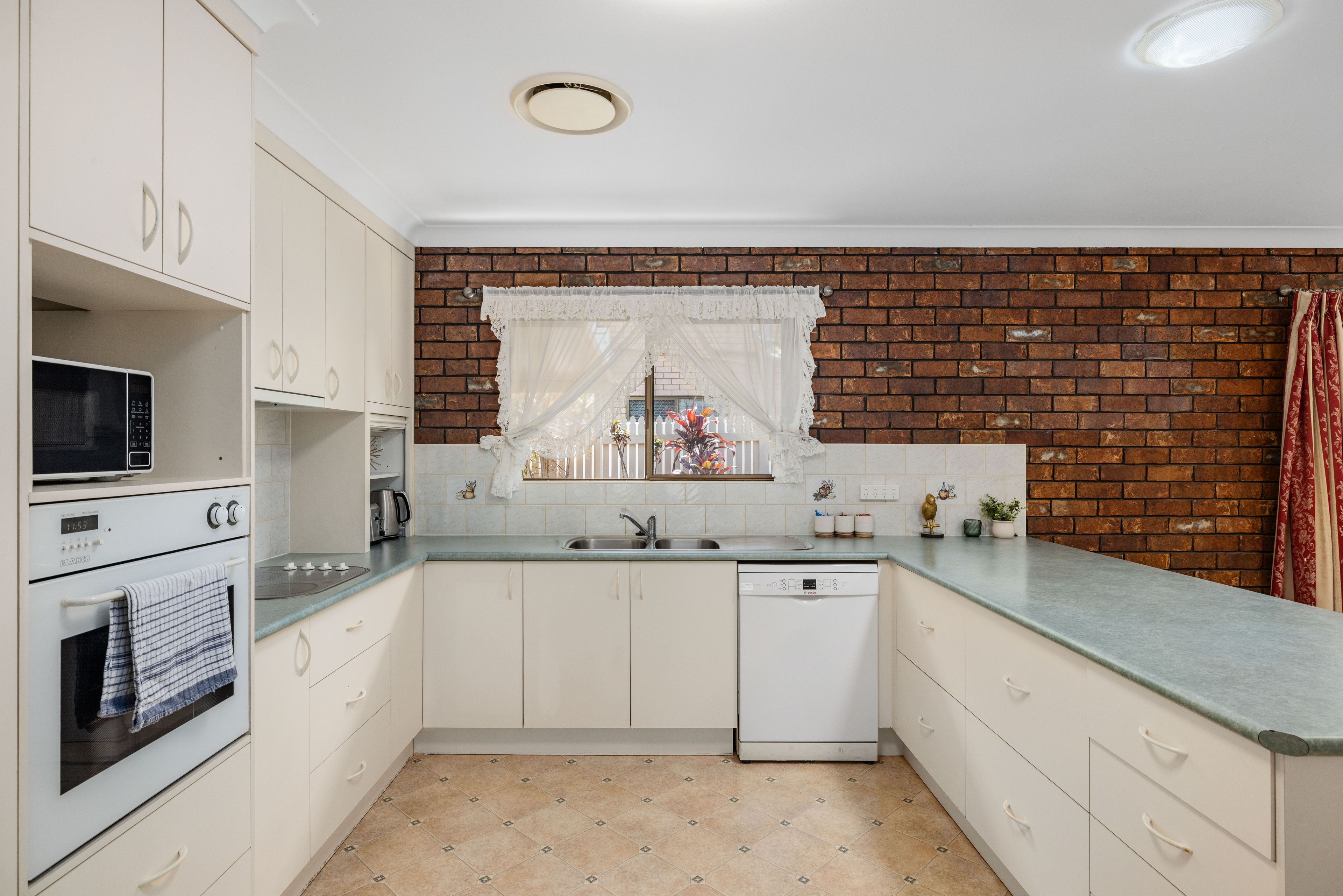 2 Kushka Street — photo 9 of 19
