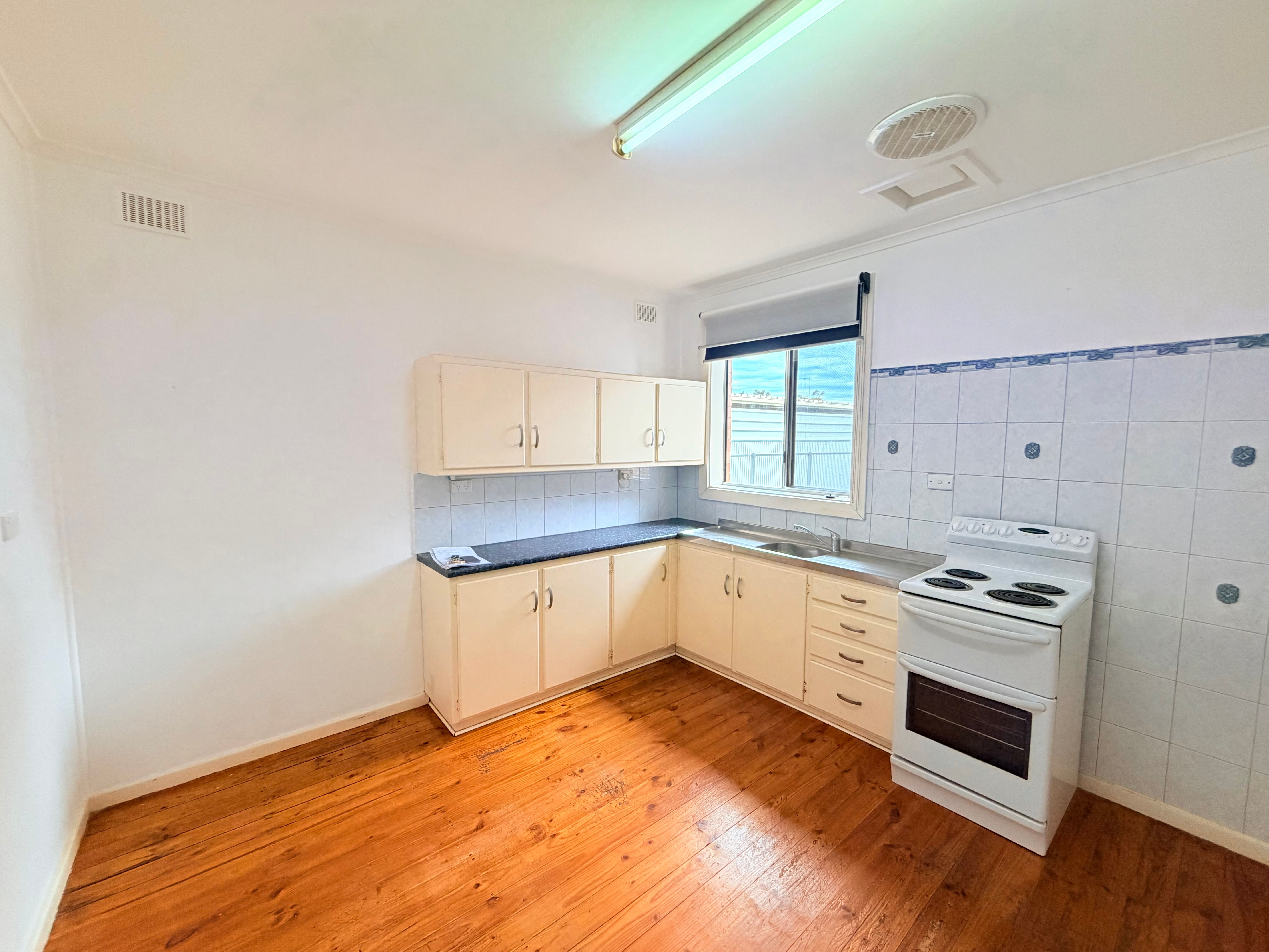 25 Dennis Street — photo 3 of 11