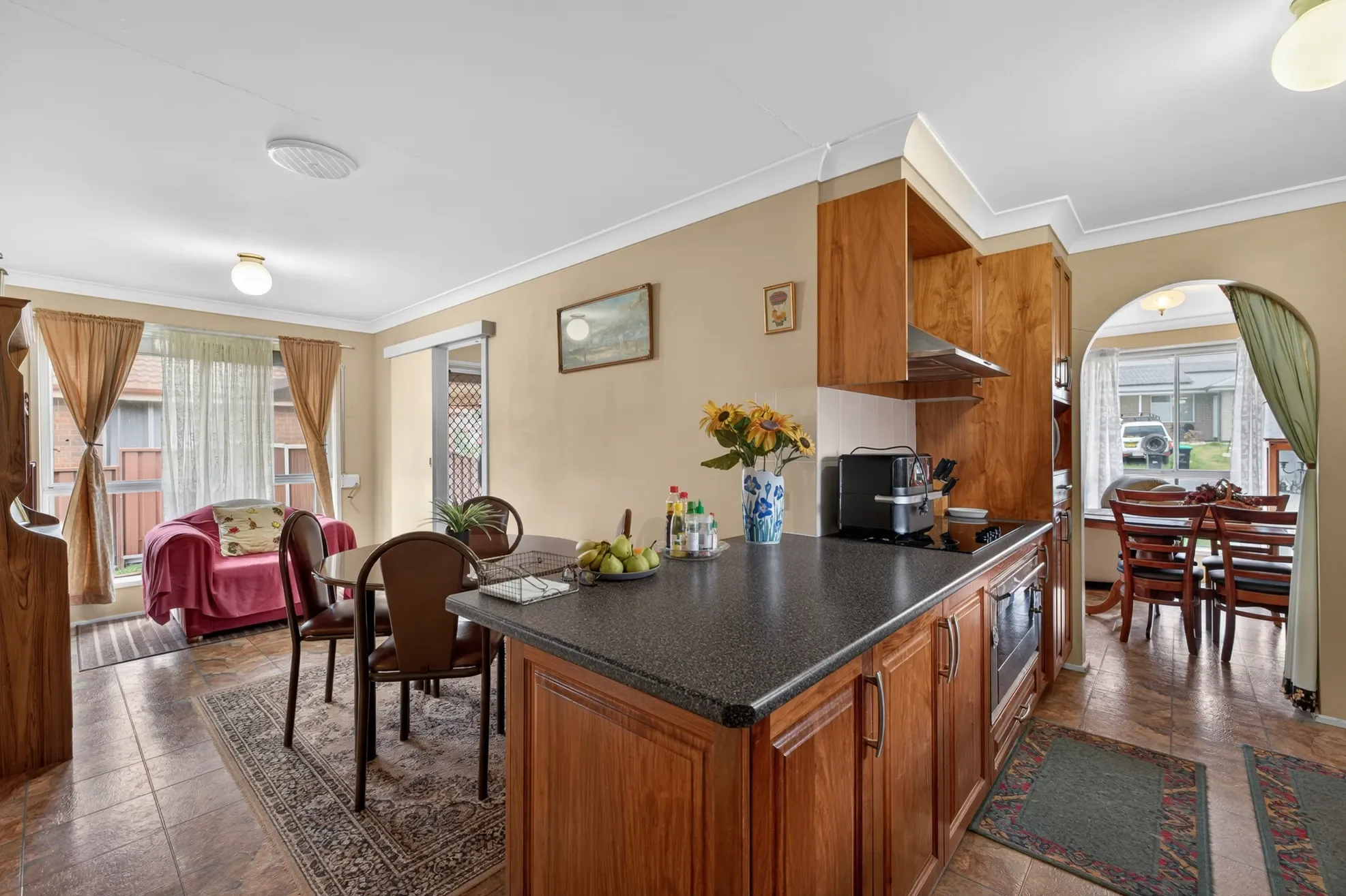 17 Garrick Road — photo 4 of 14
