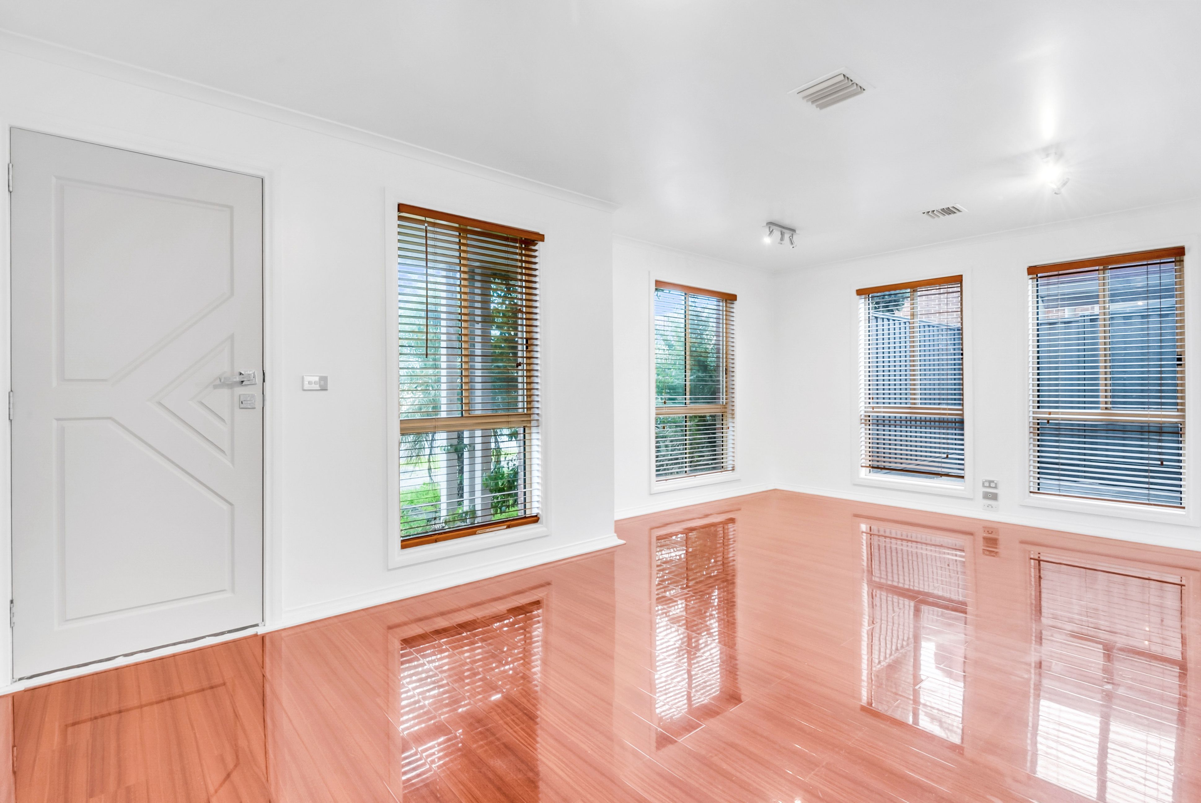 1/4 Hayley Drive, Mill Park, VIC 3082