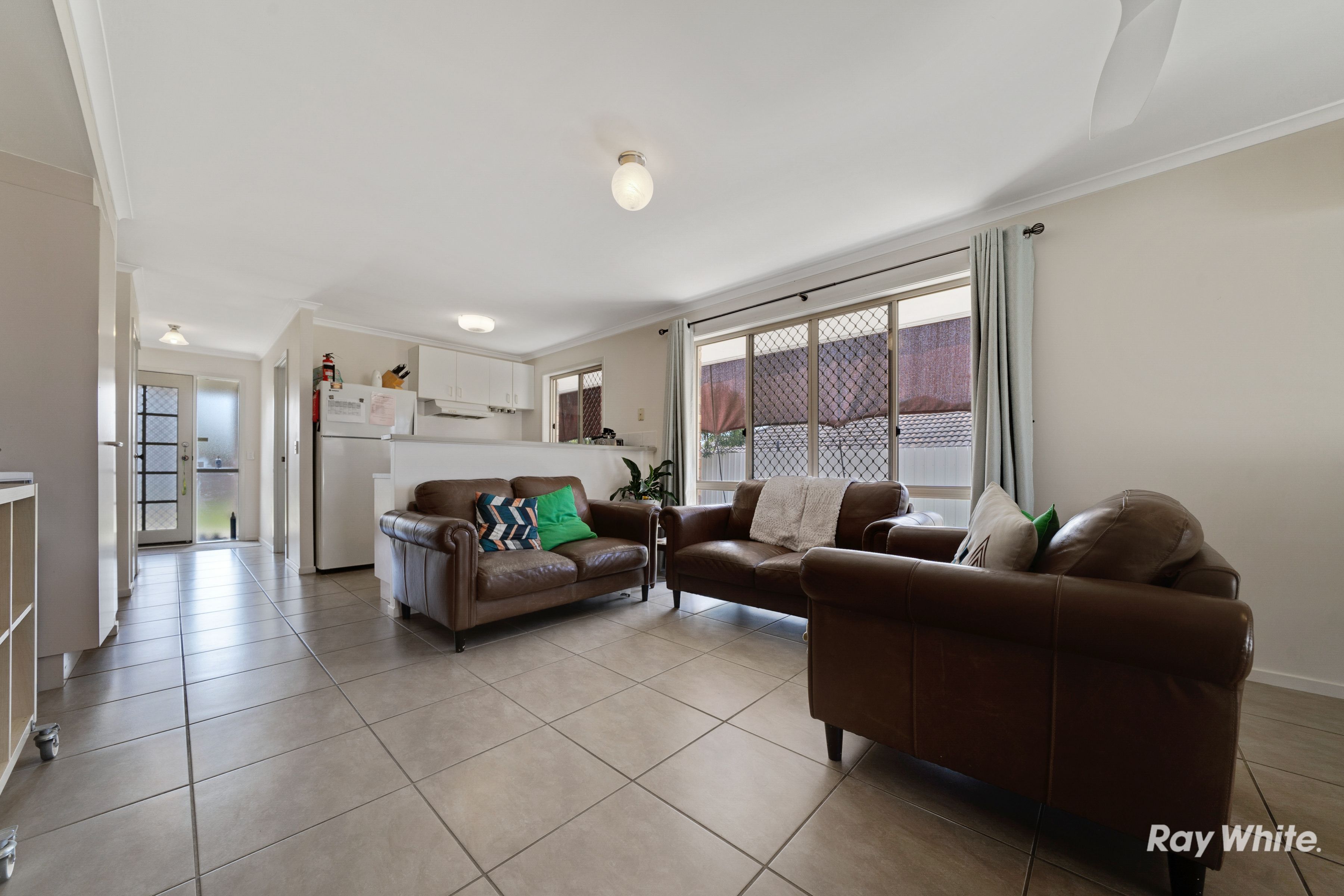 66 Bottlebrush Drive, Regents Park, QLD 4118