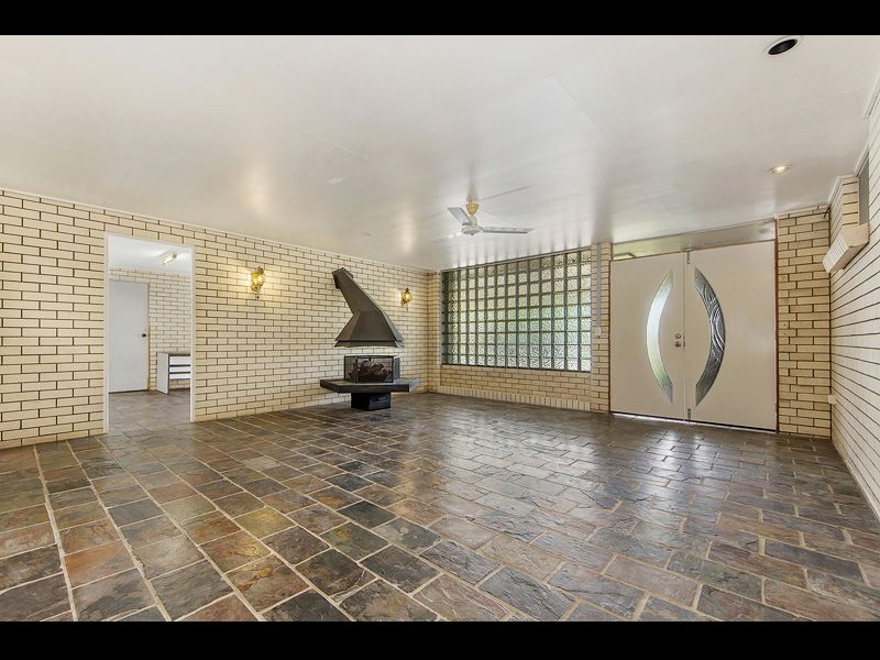 64 Salerno Street, Isle Of Capri, QLD 4217