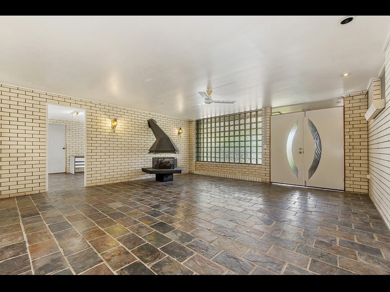 64 Salerno Street, Isle Of Capri, QLD 4217