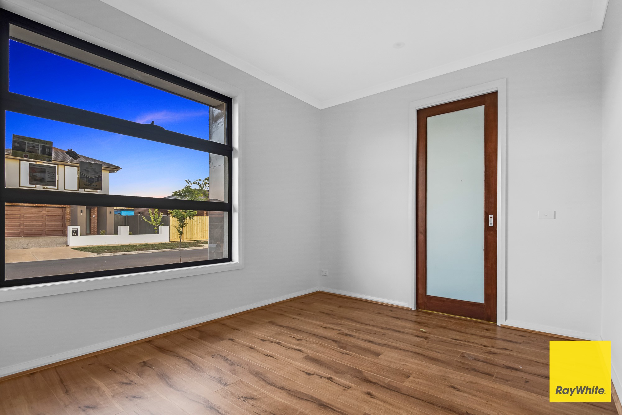 8 Oakdale Way, Rockbank, VIC 3335