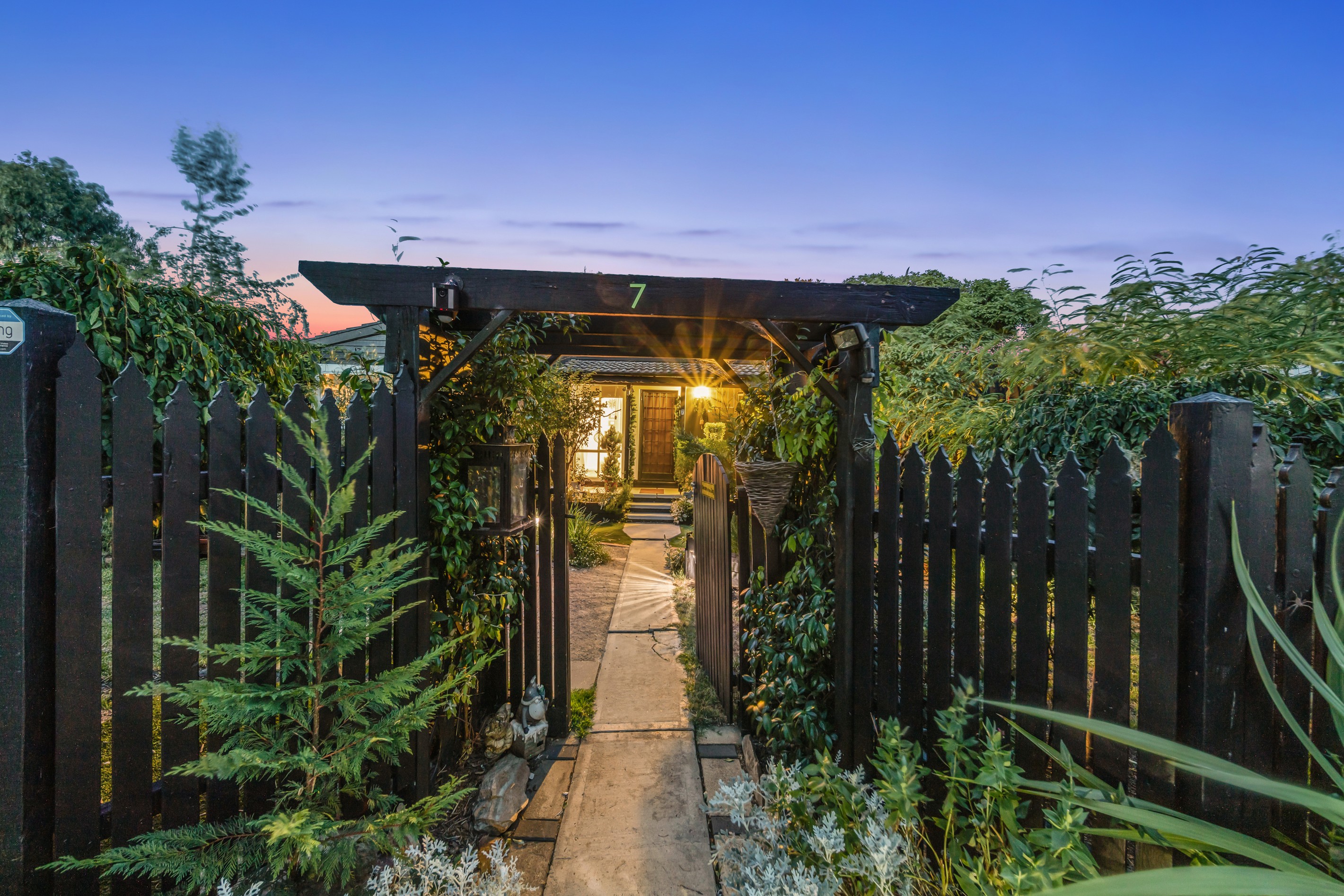 7 Weaver Place, Charnwood, ACT 2615