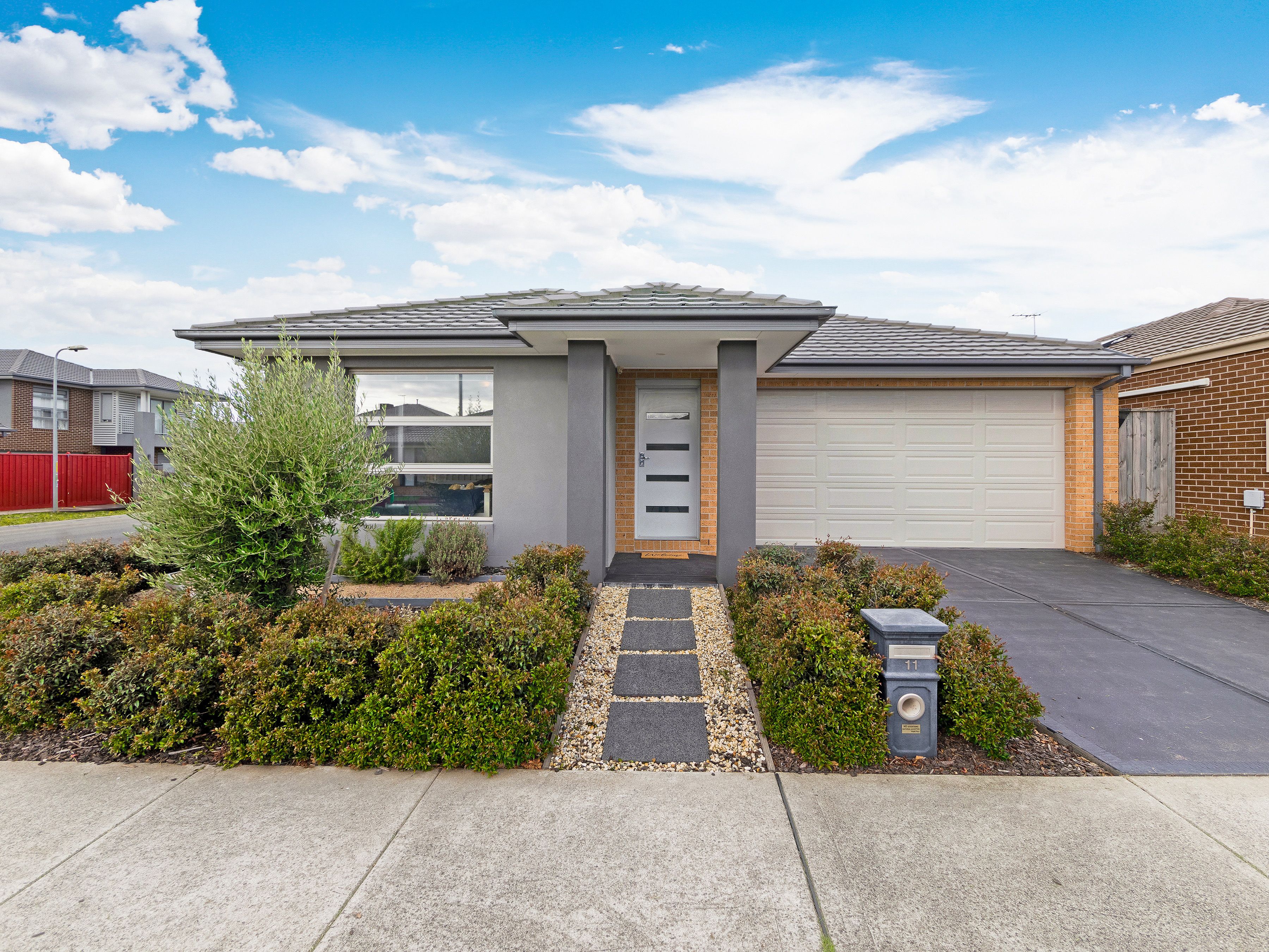 11 Bessie Drive, Cranbourne West VIC 3977