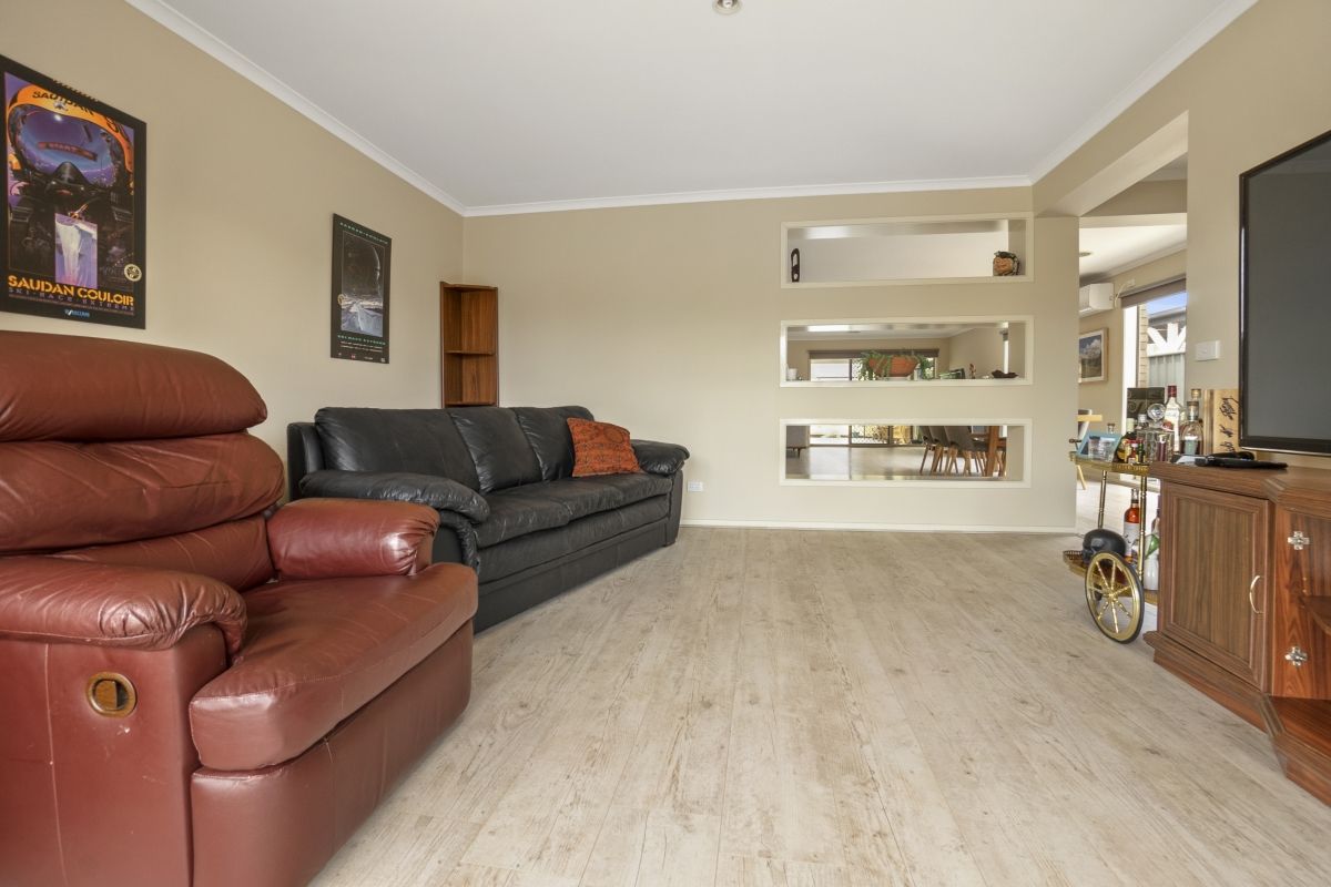 12 Boga Place, Manor Lakes, VIC 3024