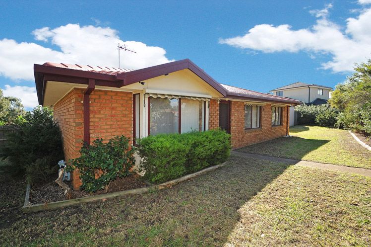 33 Earnshaw Drive, Carrum Downs VIC 3201