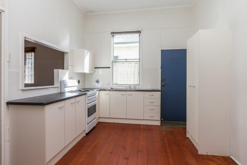 8 Ashgrove Crescent — photo 6 of 8