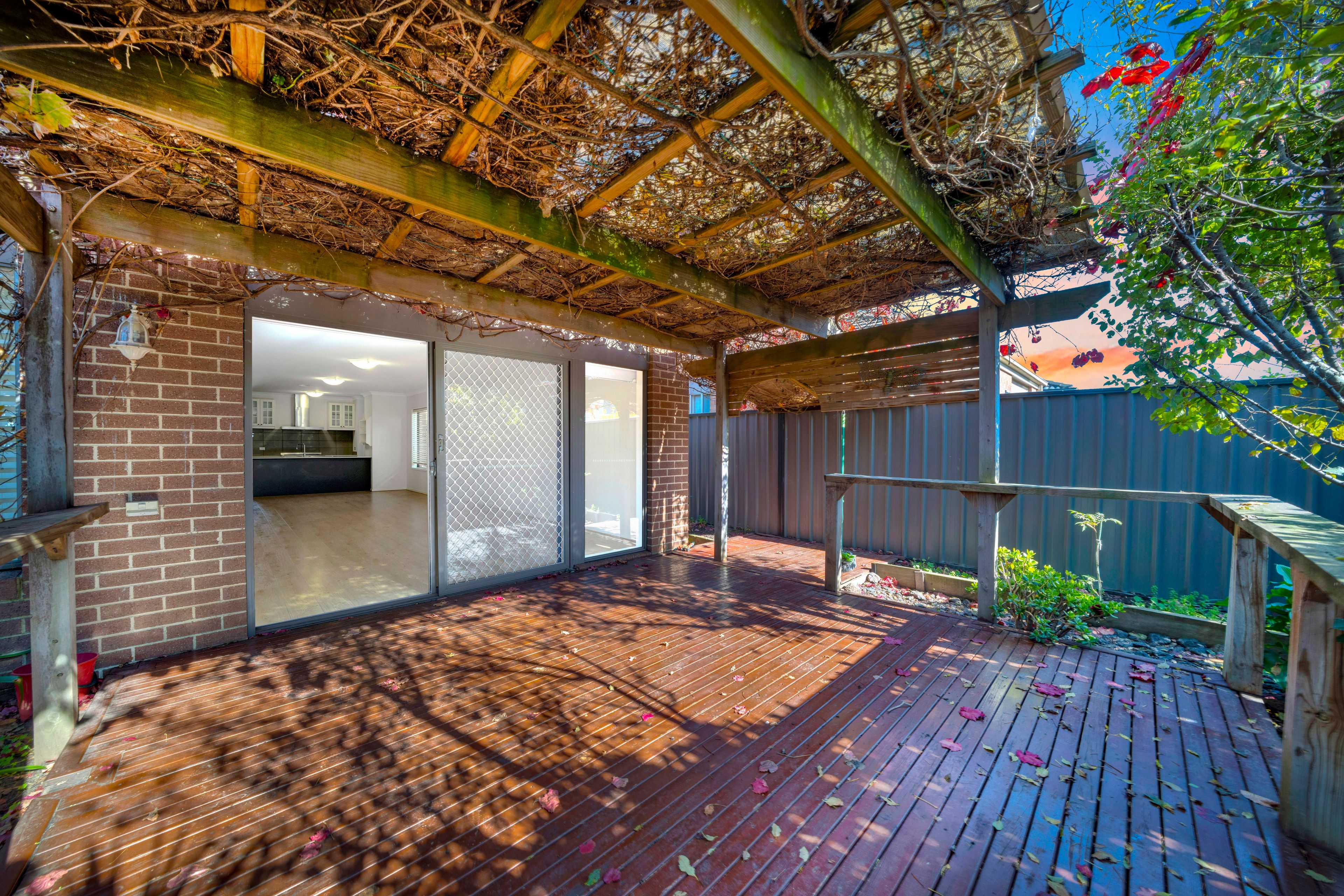 28 Lockhart Street — photo 15 of 17