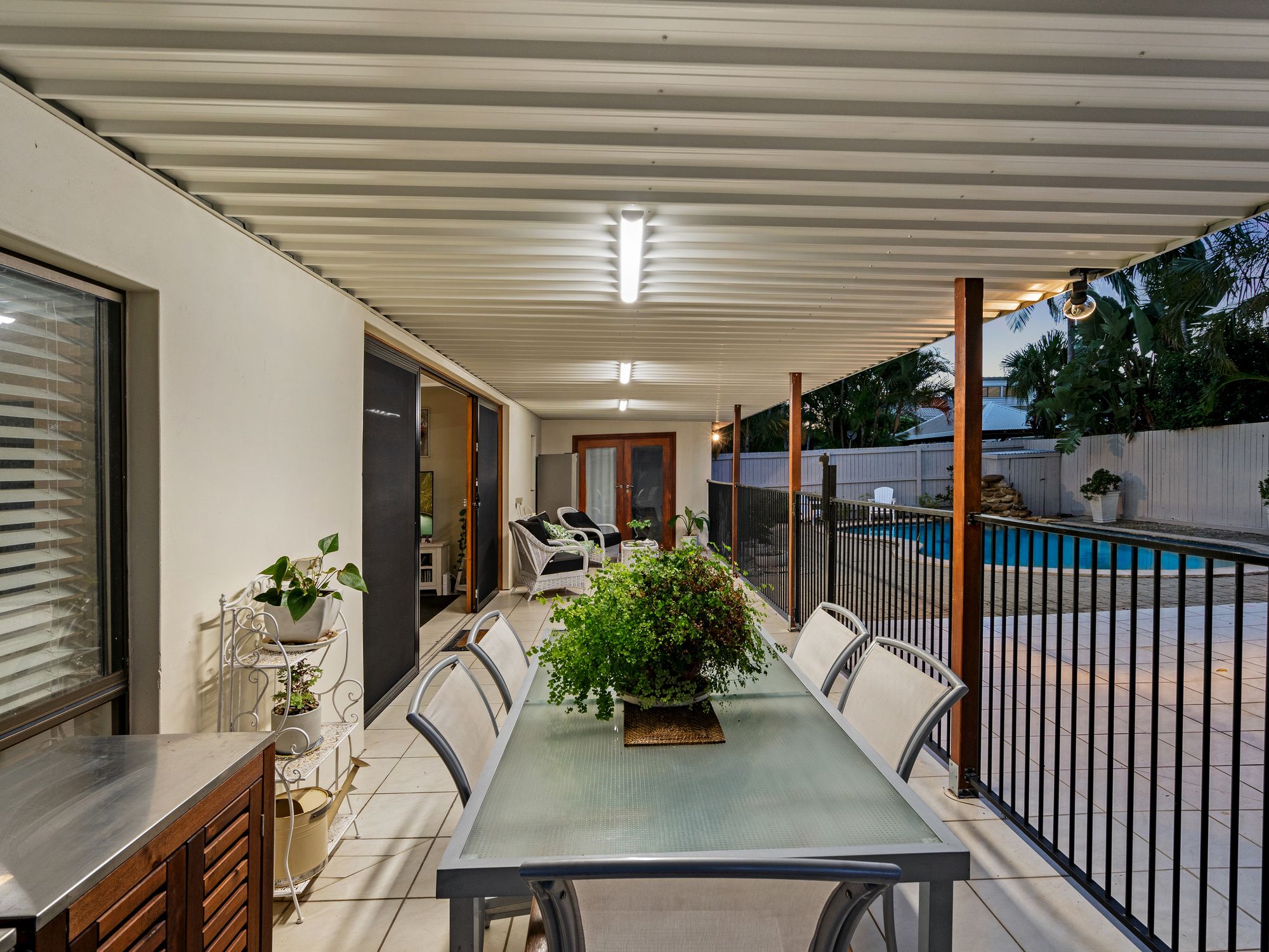 17 McCleary Street, Sorrento, QLD 4217