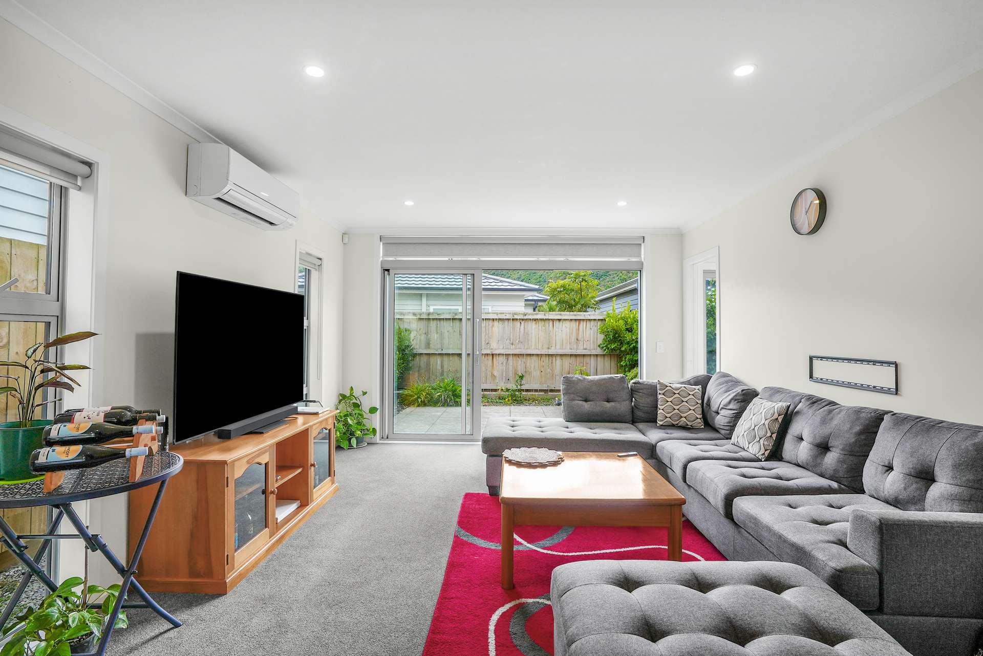 12 Ronalds Way photo 1