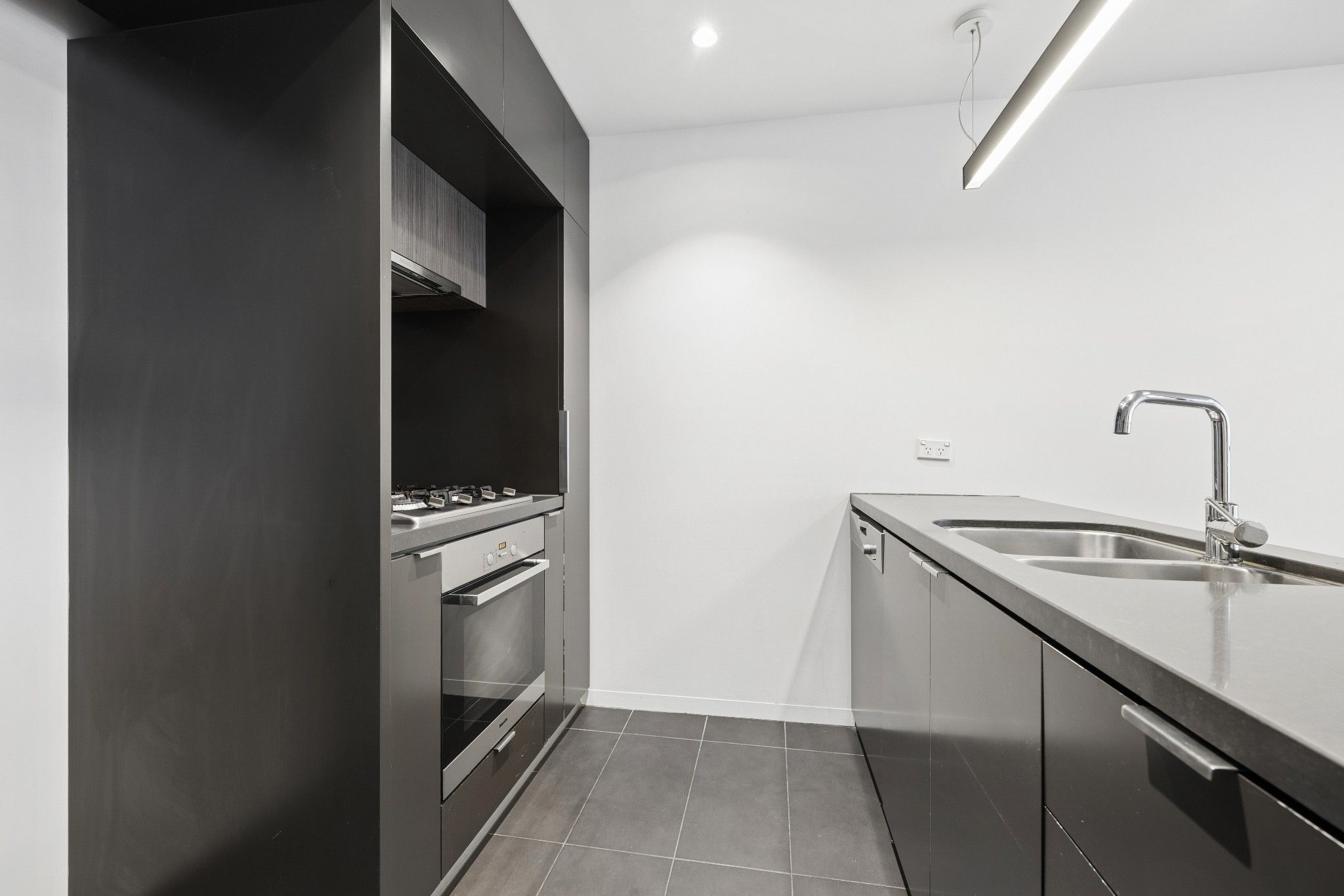 G07/11 Flockhart Street — photo 6 of 19