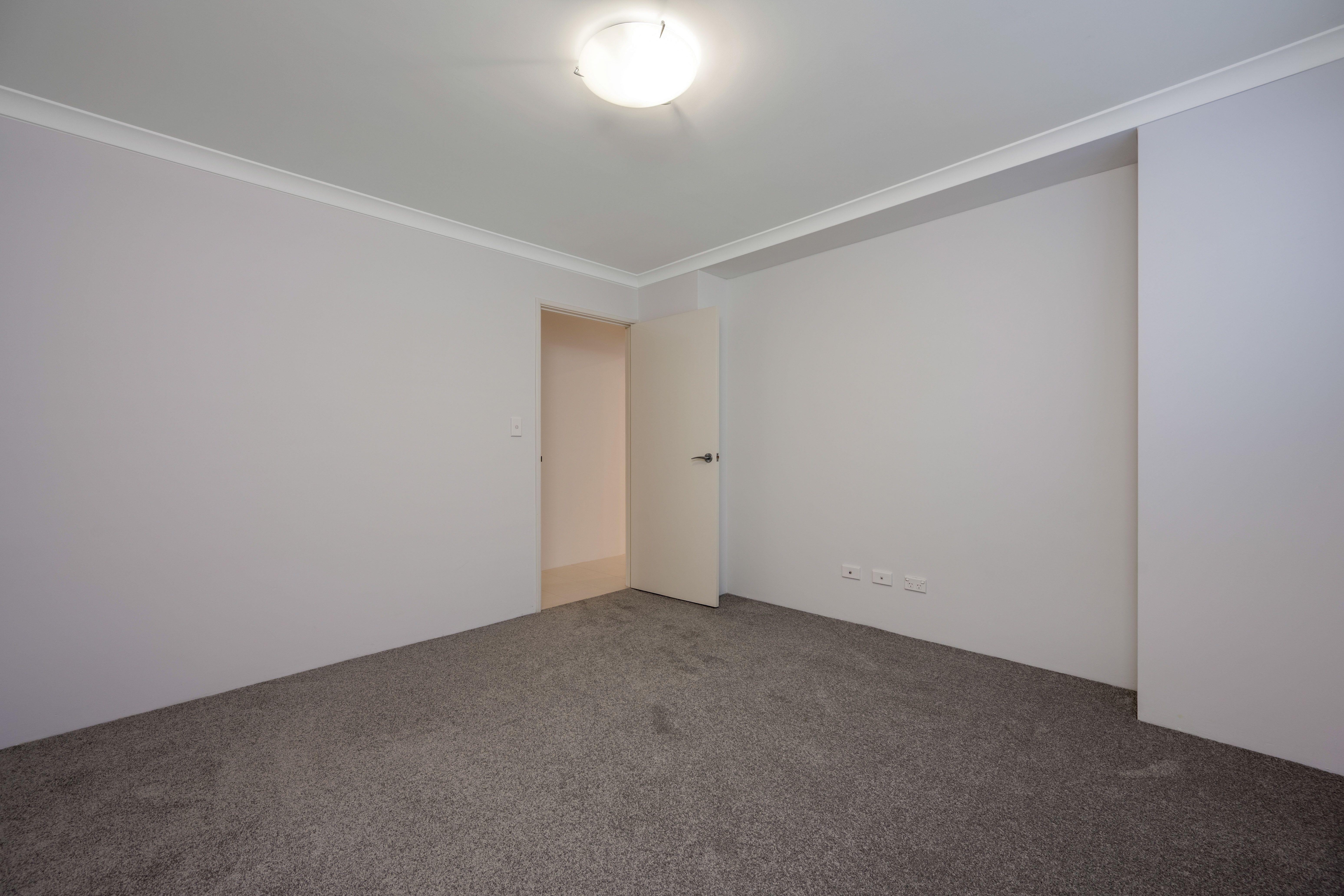 41 Oakbank Crescent — photo 12 of 25