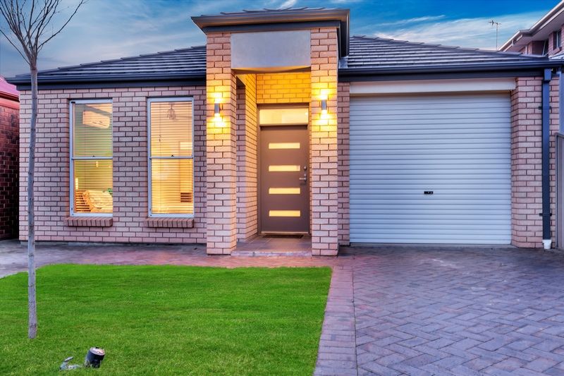 7 Dumfries Avenue, Northfield SA 5085