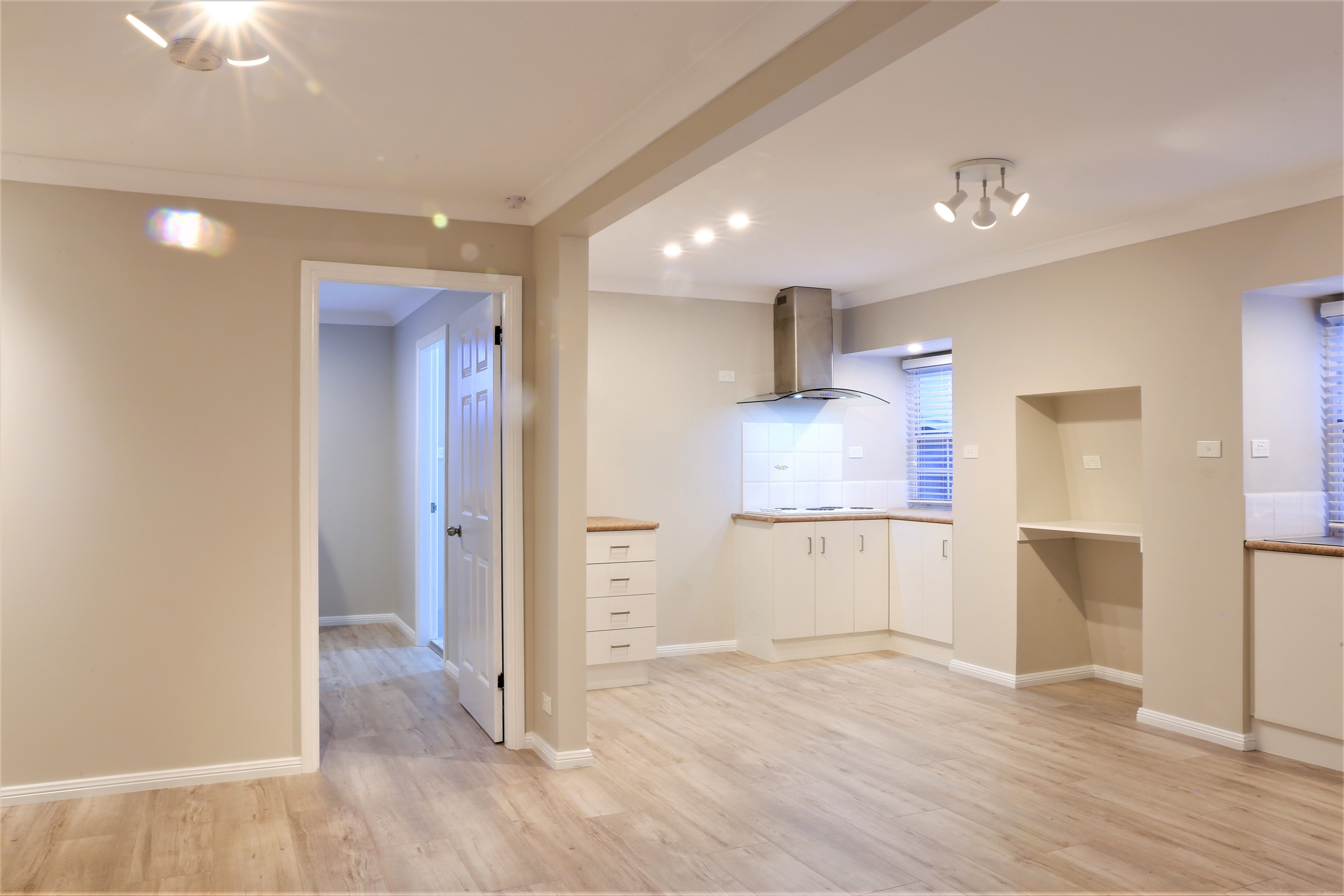 47 Woodlands Avenue — photo 3 of 7