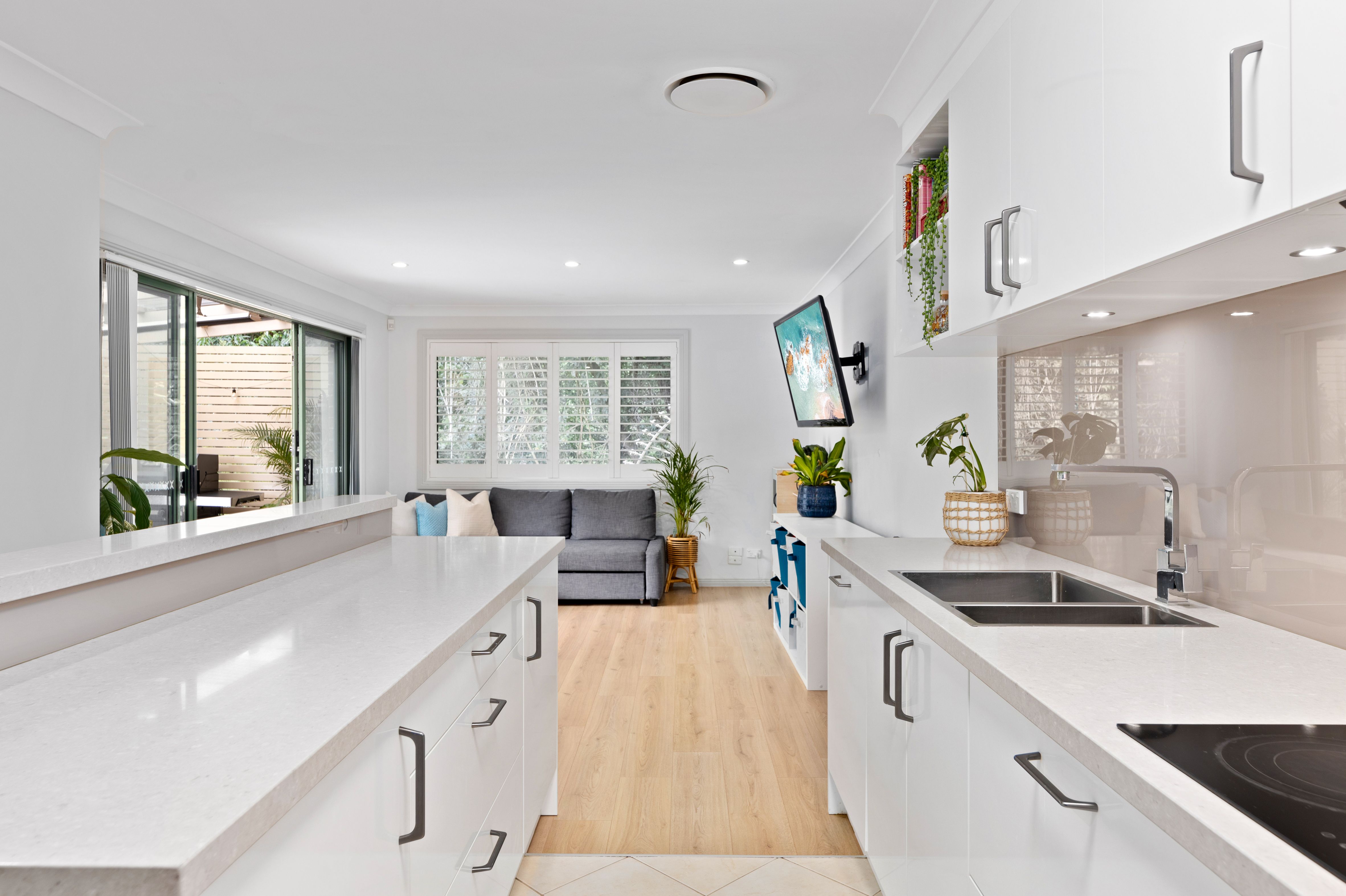 2/84 Griffin Parade, Illawong NSW 2234