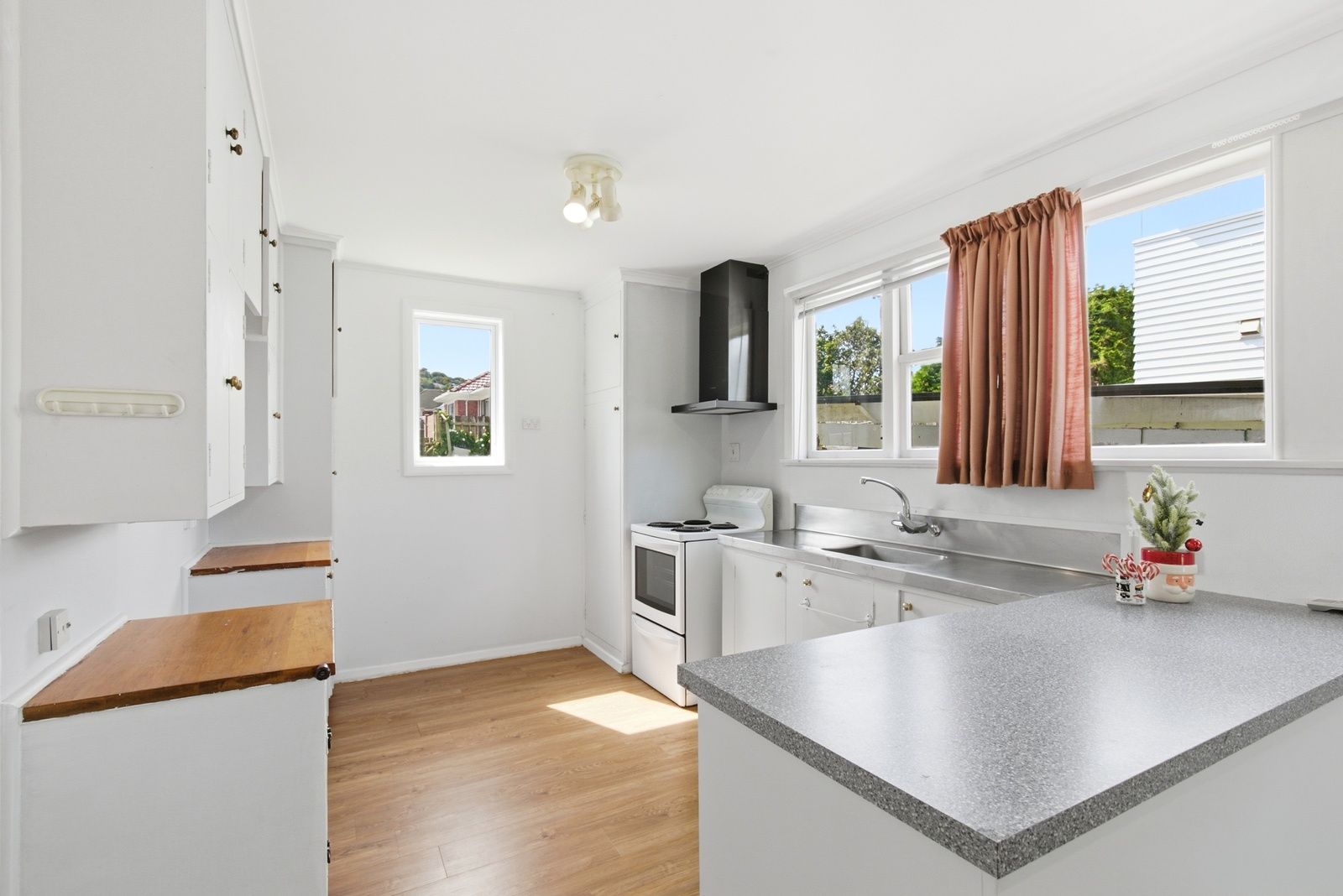 5 Takatimu Way, Johnsonville, Wellington City