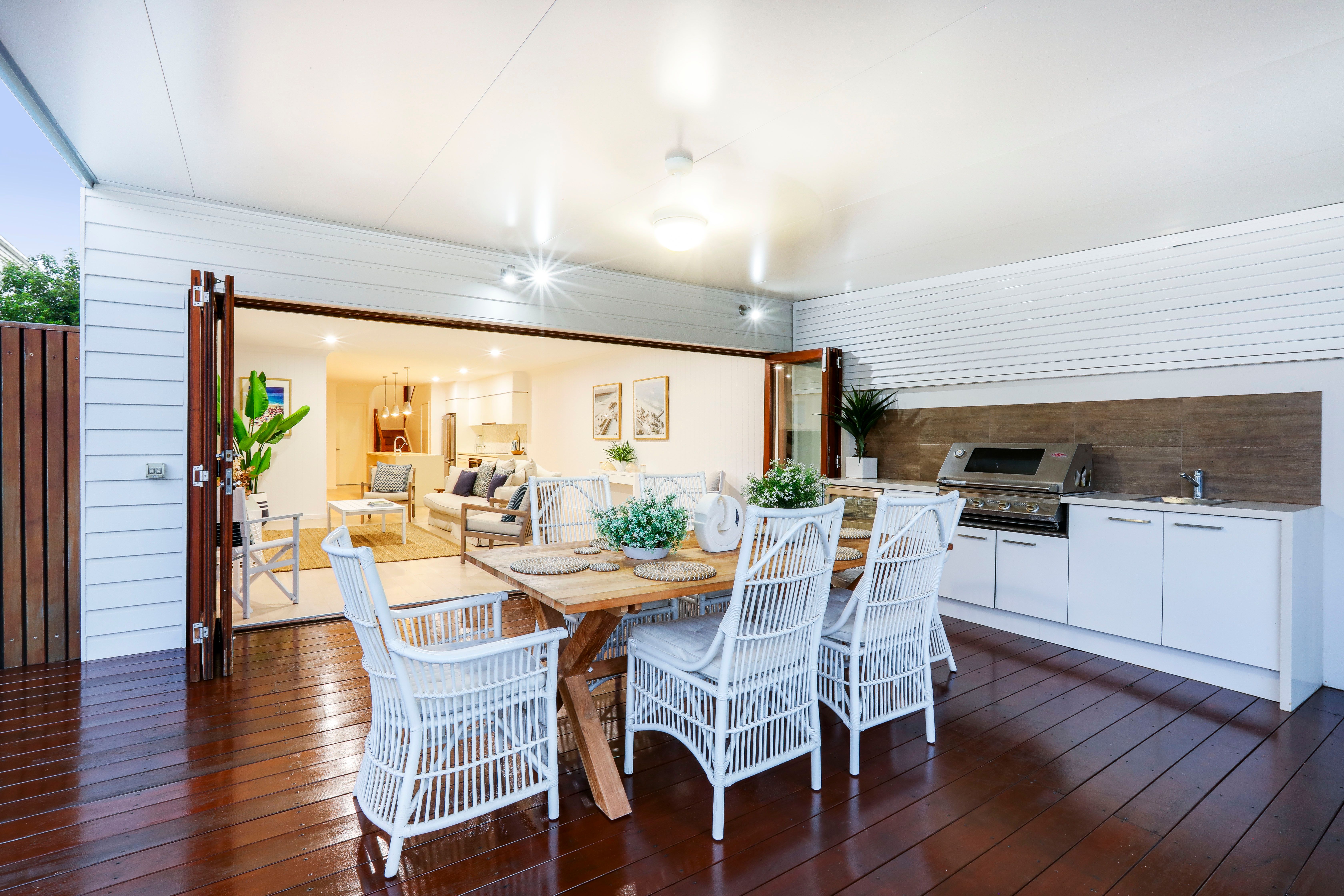 2/135 Stanhill Drive, Chevron Island, QLD 4217