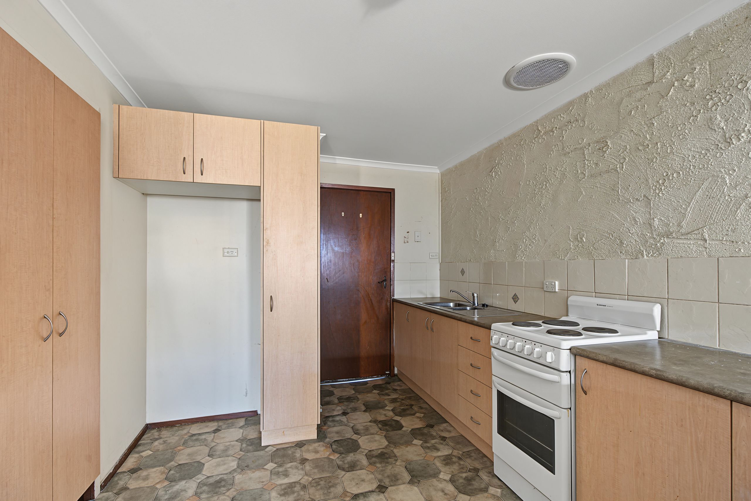 1/720 East Street — photo 7 of 10
