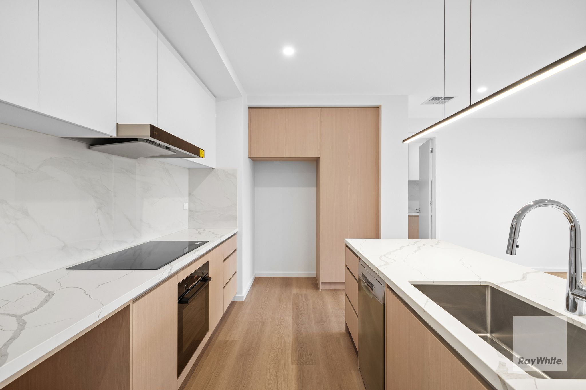3-4/17 Worrall Street — photo 4 of 15
