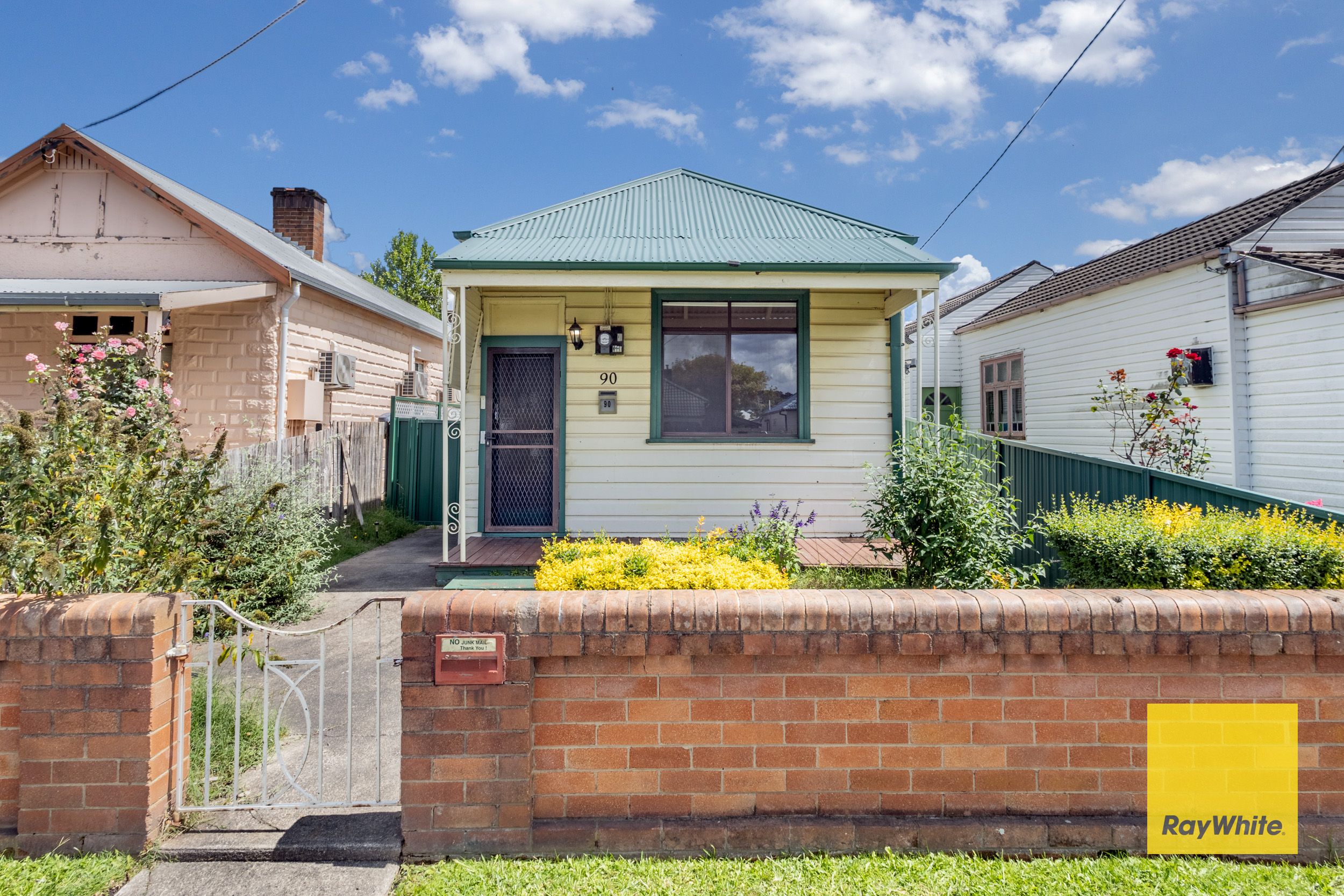 90 Laurence Street — photo from Ray White Lithgow