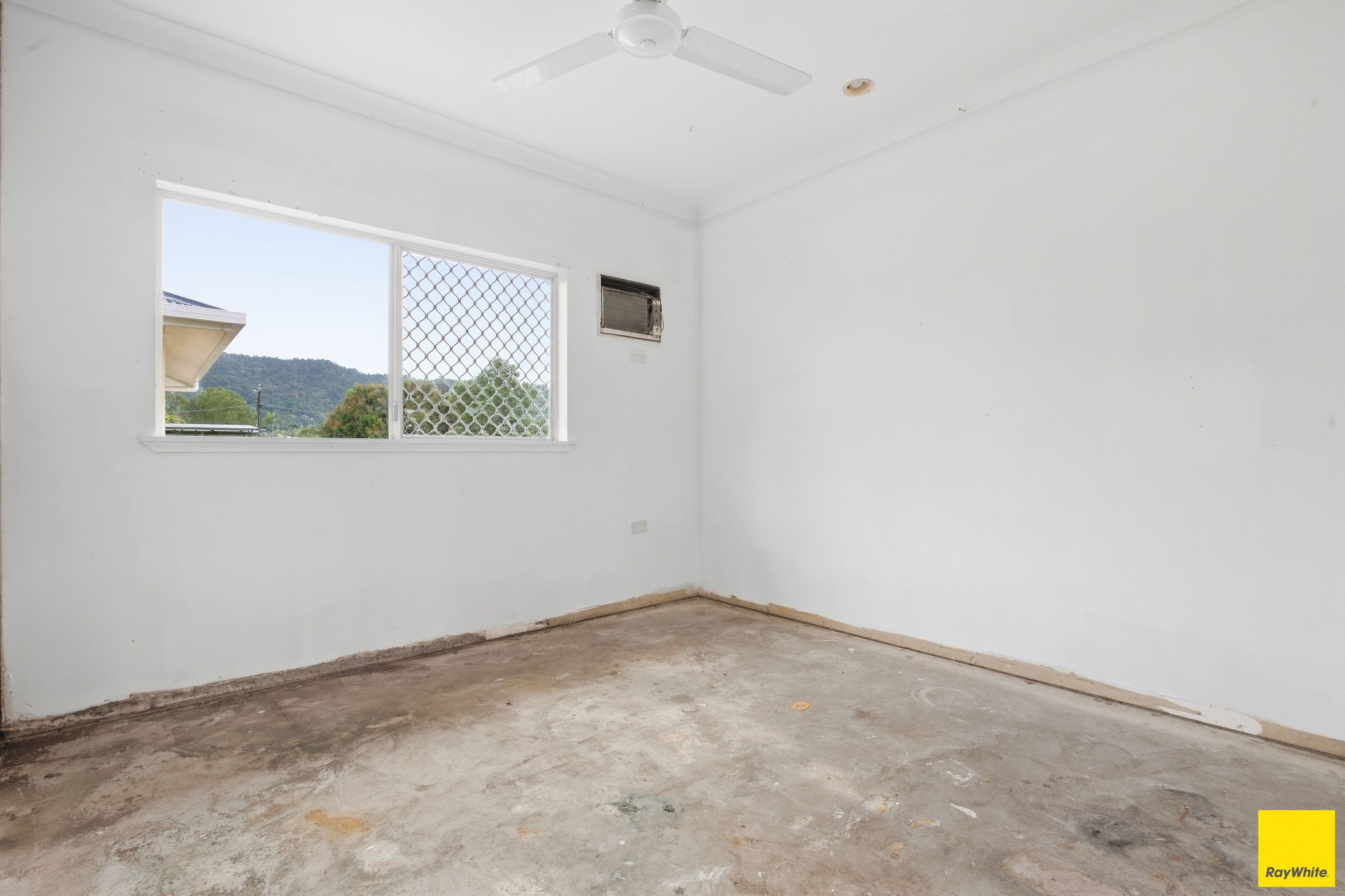 7/2-4 Springfield Crescent — photo 6 of 10