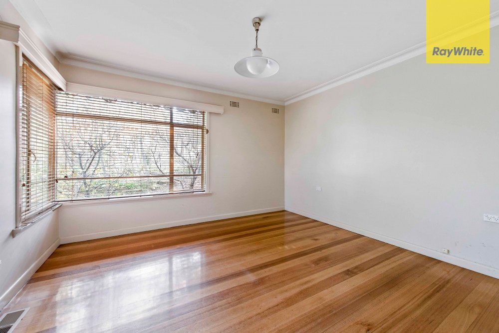 27 Moore Avenue, Croydon, VIC 3136