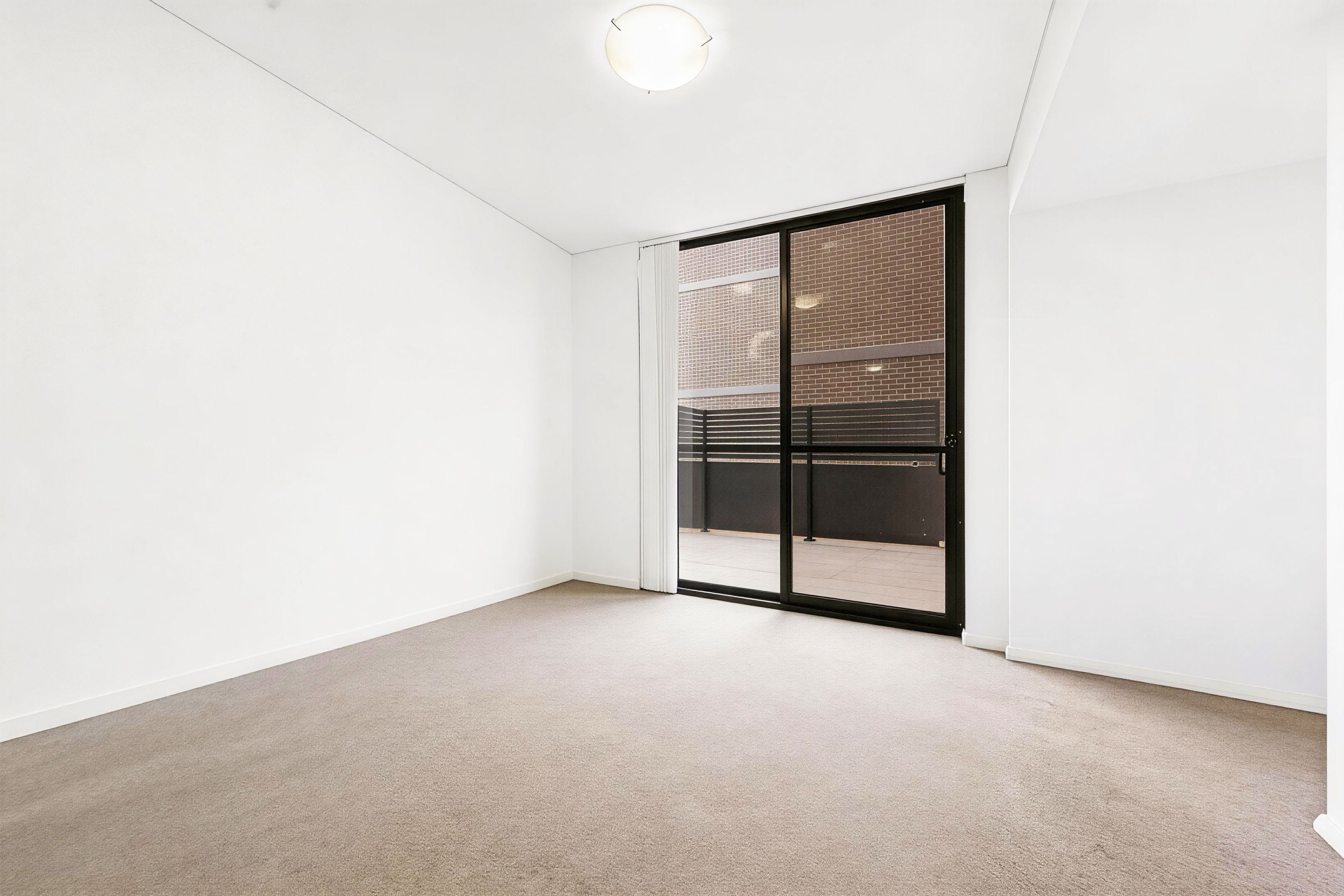 1030/8C Junction Street — photo 8 of 12