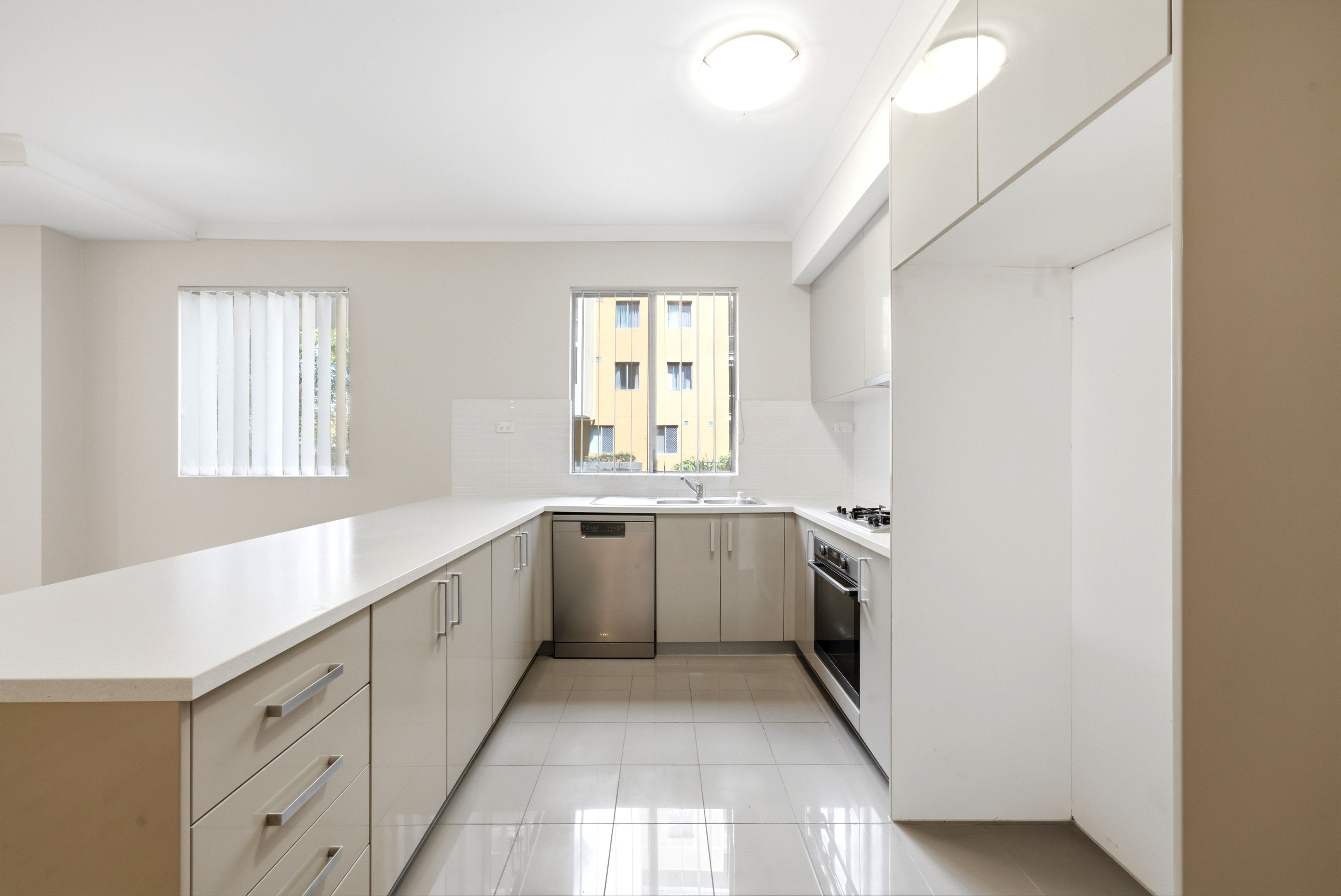 54/10-16 Castlereagh Street — photo 5 of 14