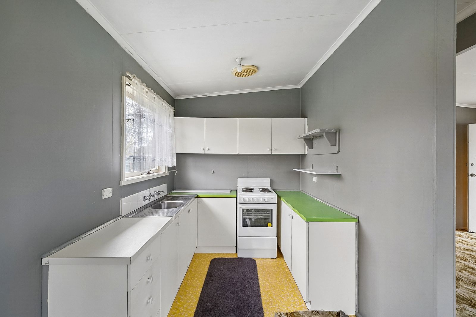 2 Myola Crescent — photo 9 of 14