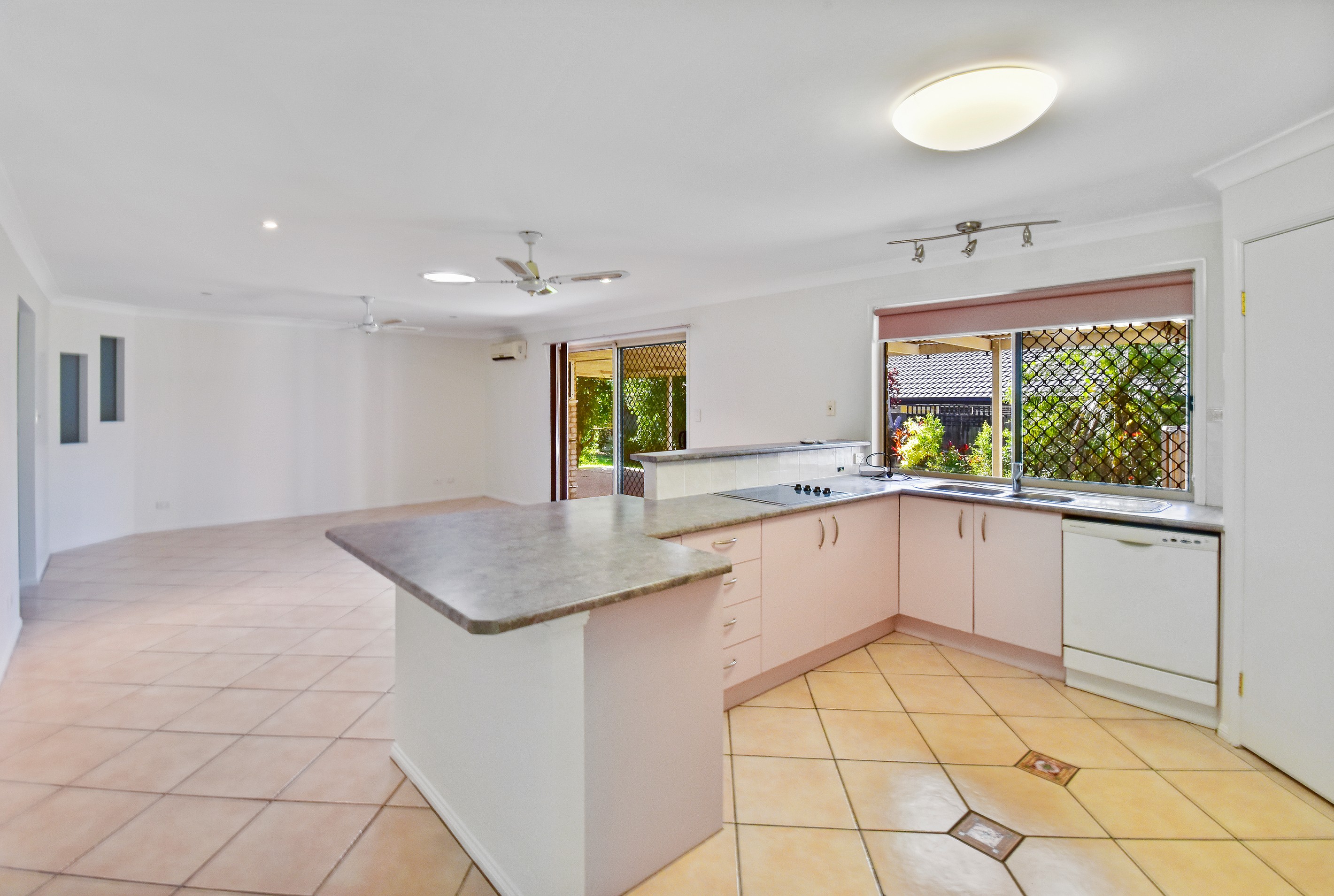 50 Bellevue Drive, Little Mountain, QLD 4551