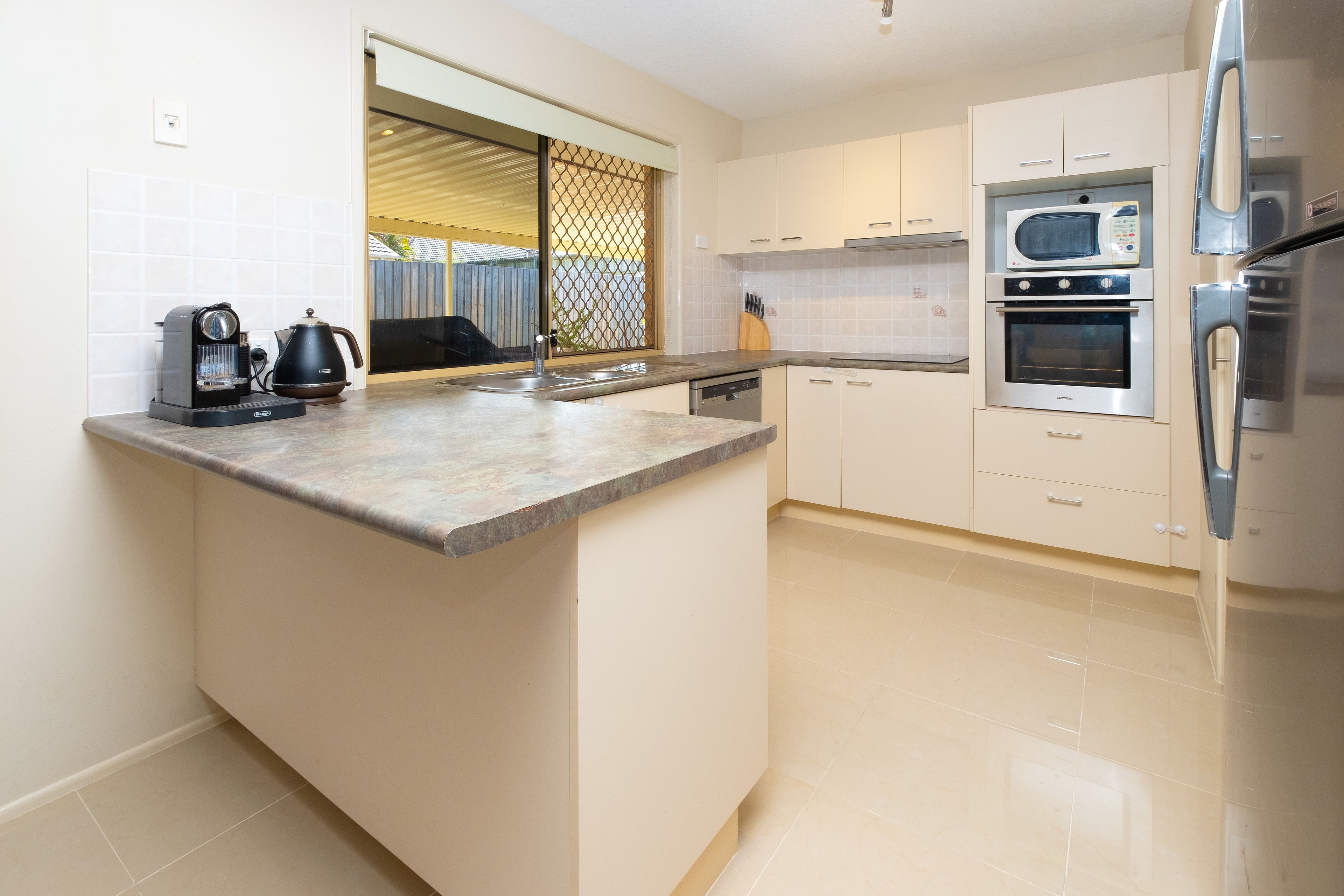 9 Robert South Drive, Crestmead, QLD 4132