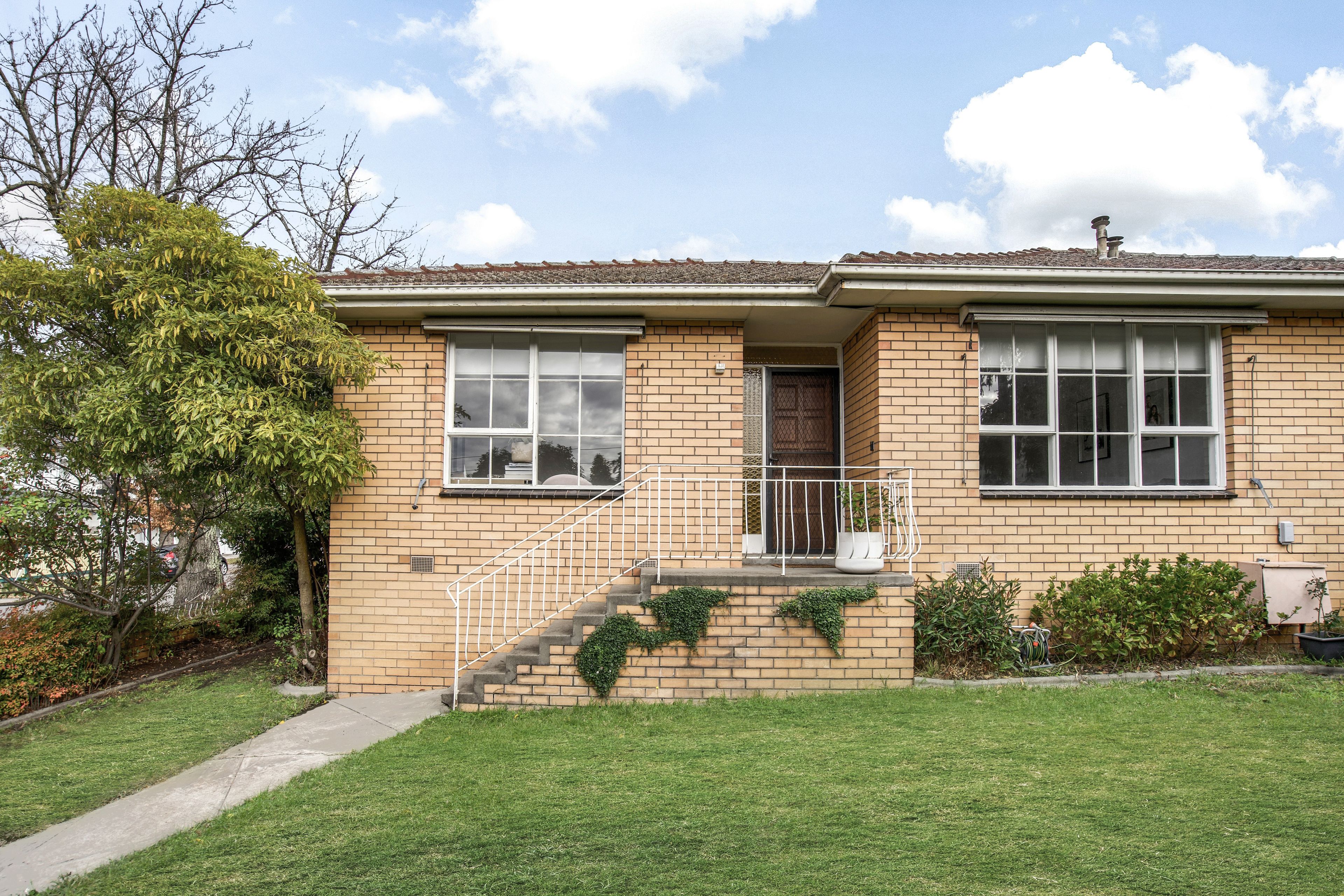 672 Whitehorse Road (Enter Via Victoria Crescent), Mont Albert, VIC 3127