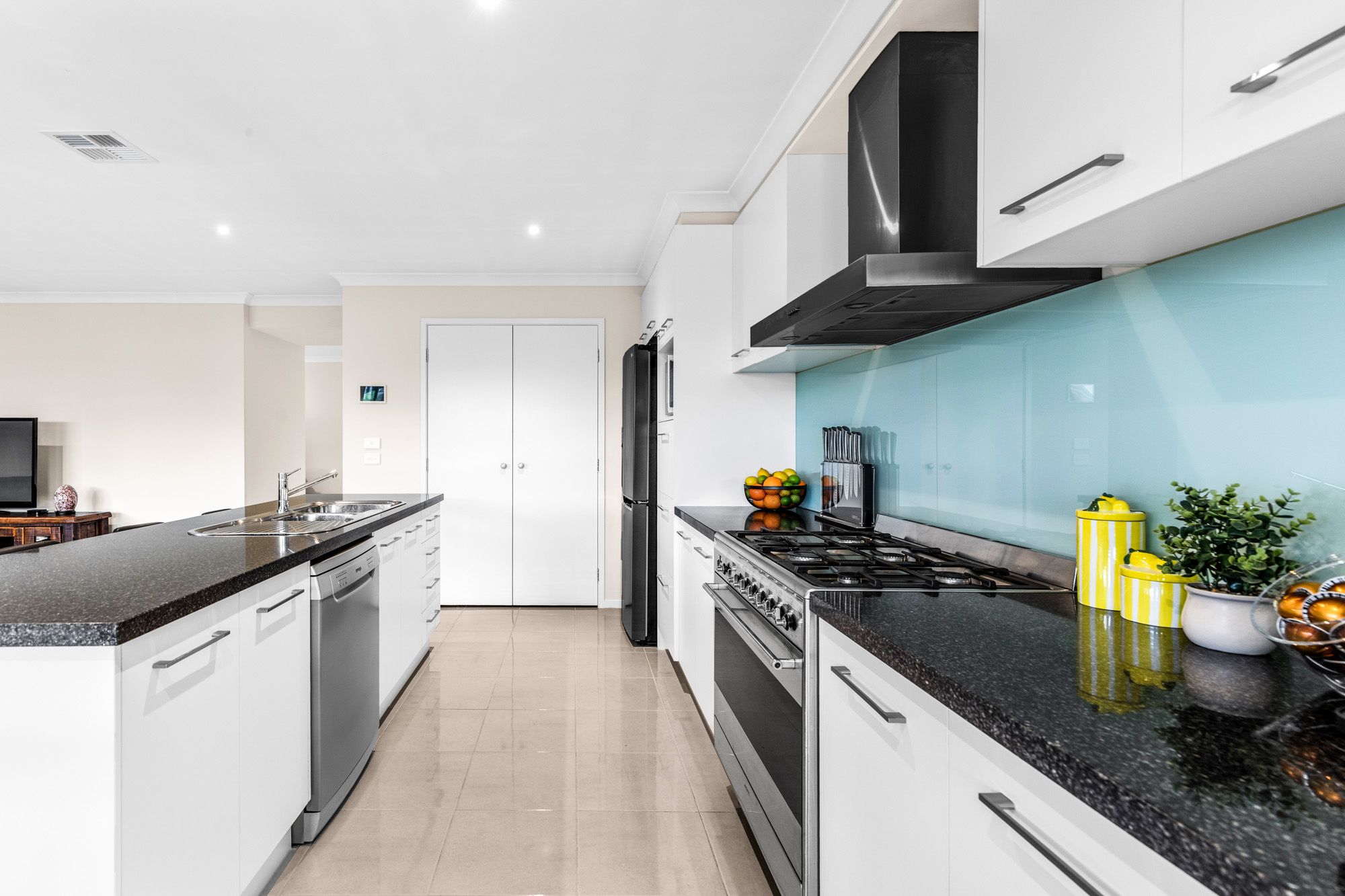 21 Springwood Terrace, MANOR LAKES, VIC 3024