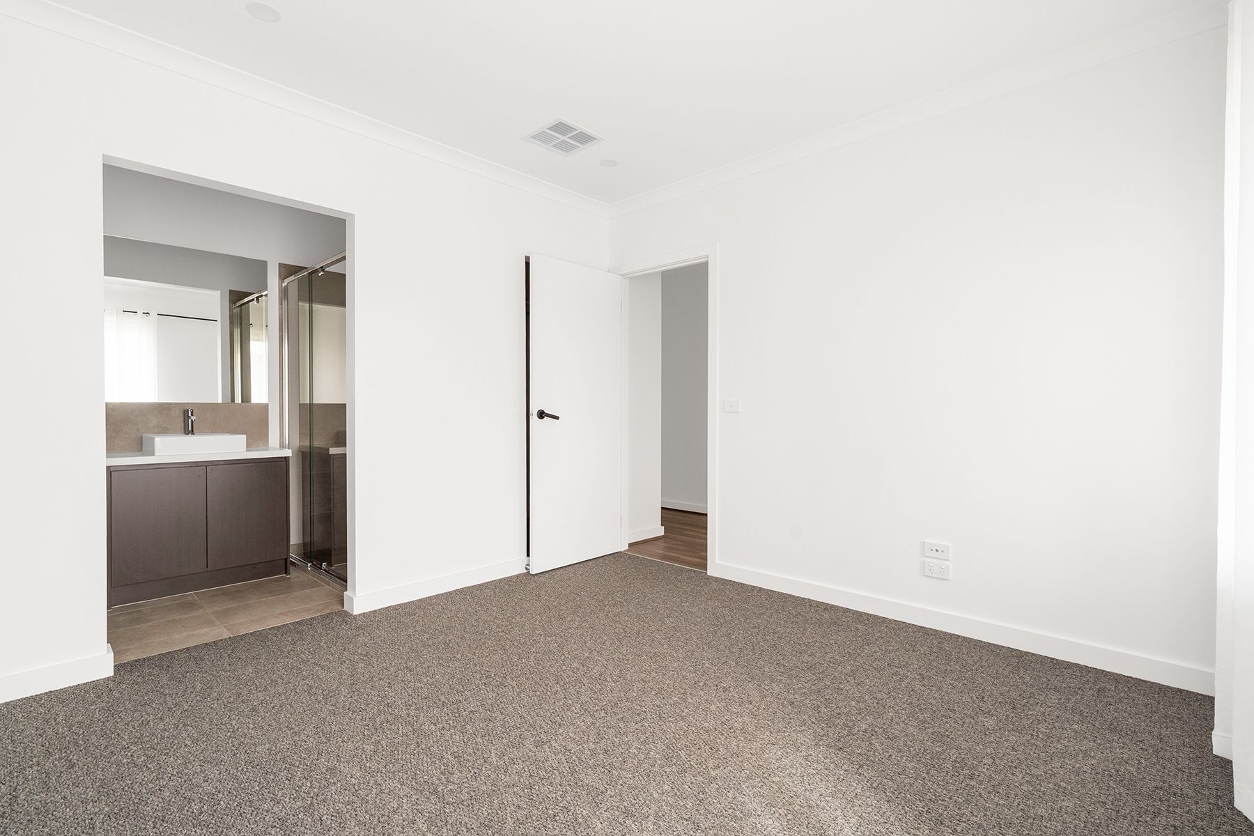 76 Palm Circuit — photo 9 of 17
