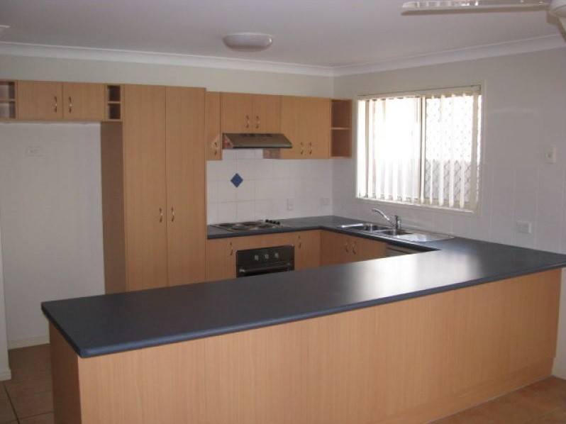 2/3 Adonis Court, Rothwell, QLD 4022